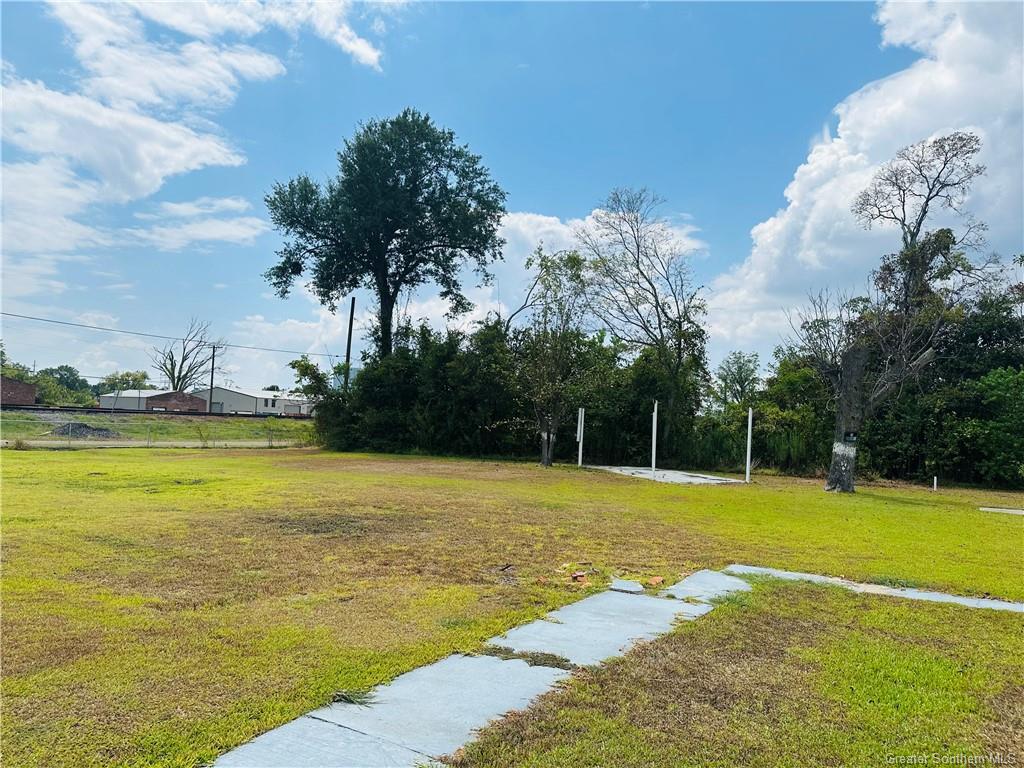 727 Railroad Avenue