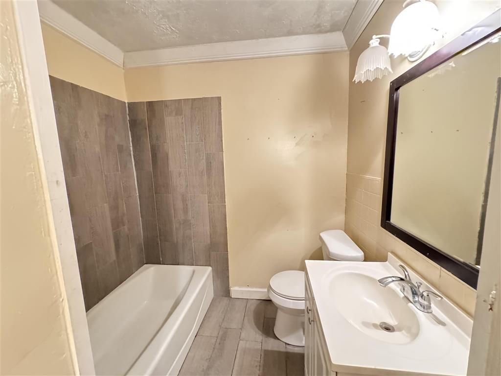 2112 Tulip St.