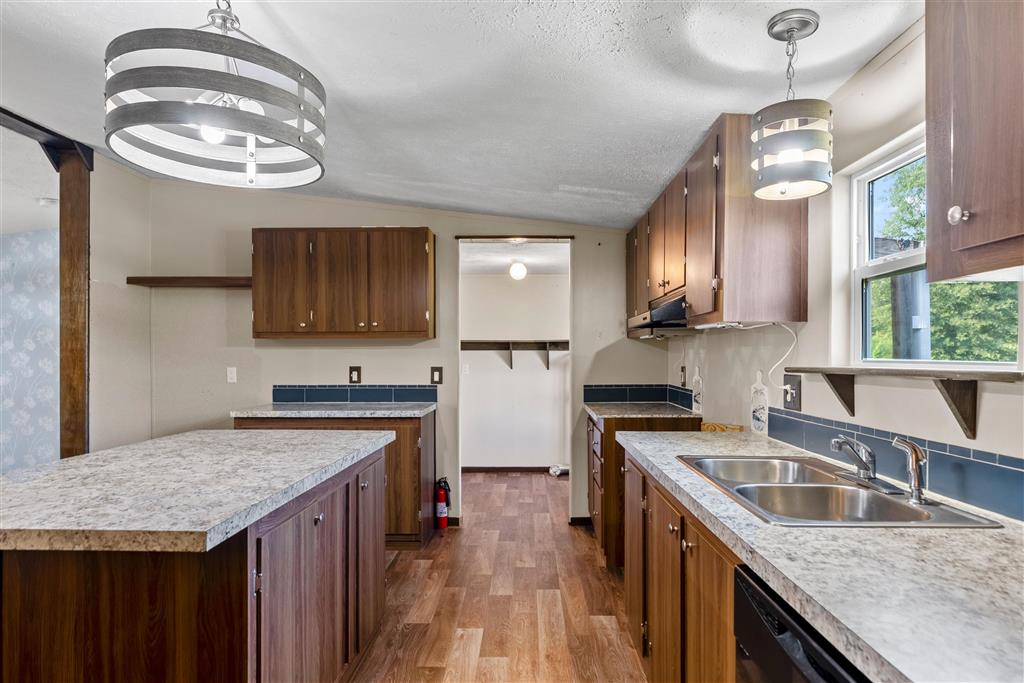 1757 Foreman Rd Road