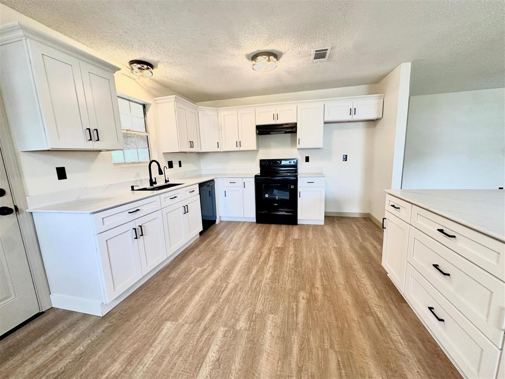 462 Sharon Lane
