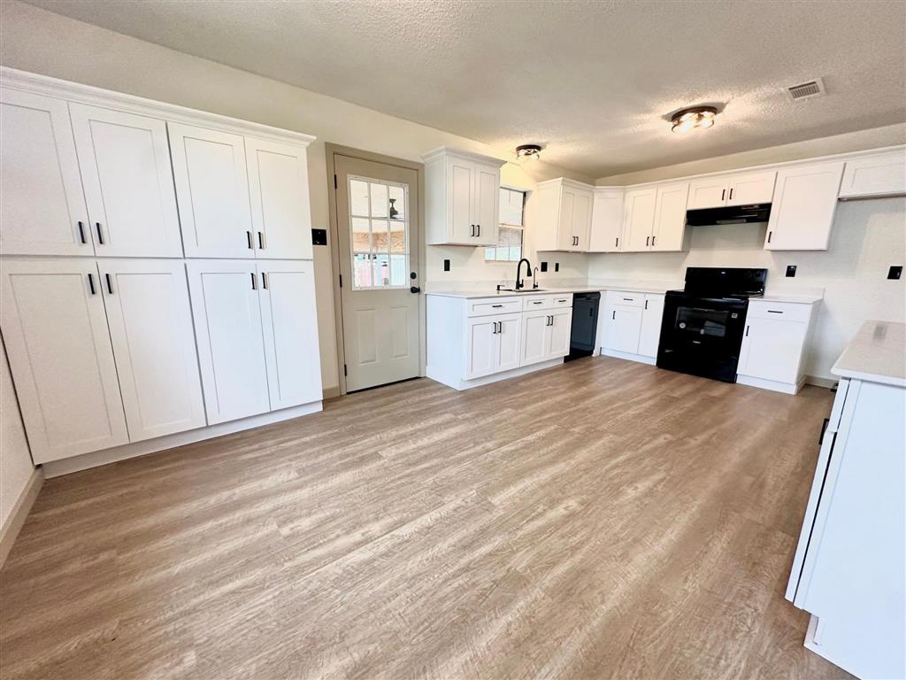 462 Sharon Lane