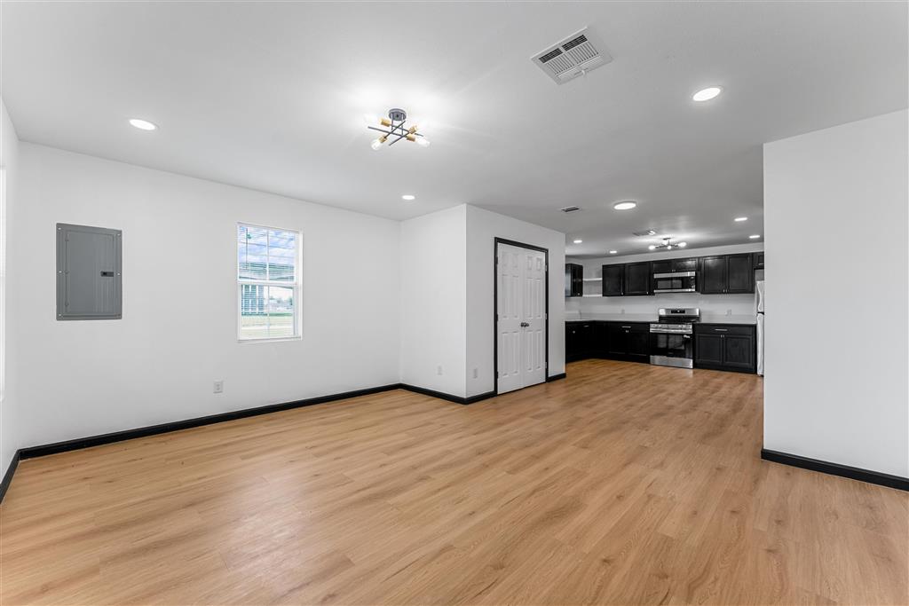206 S Lyons Street