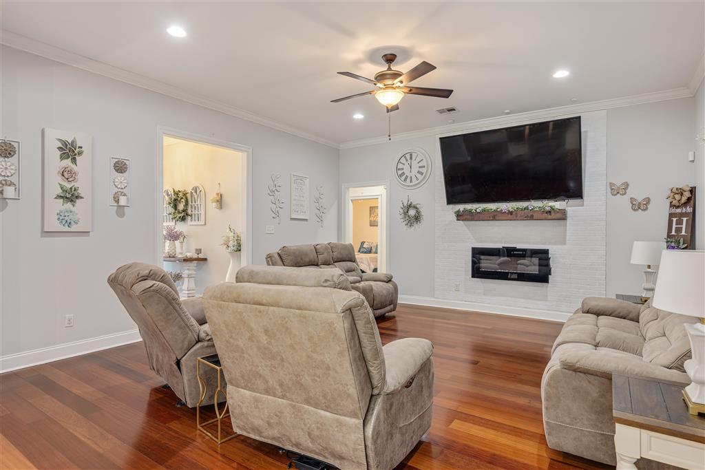 1353 Sawmill Rd Road