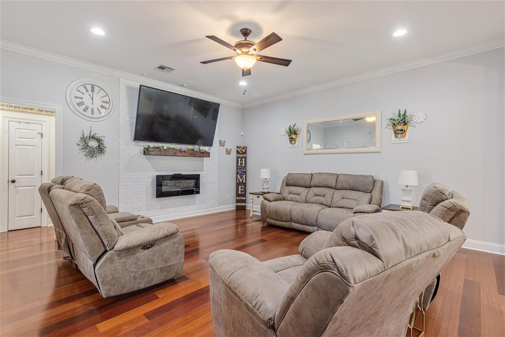 1353 Sawmill Rd Road