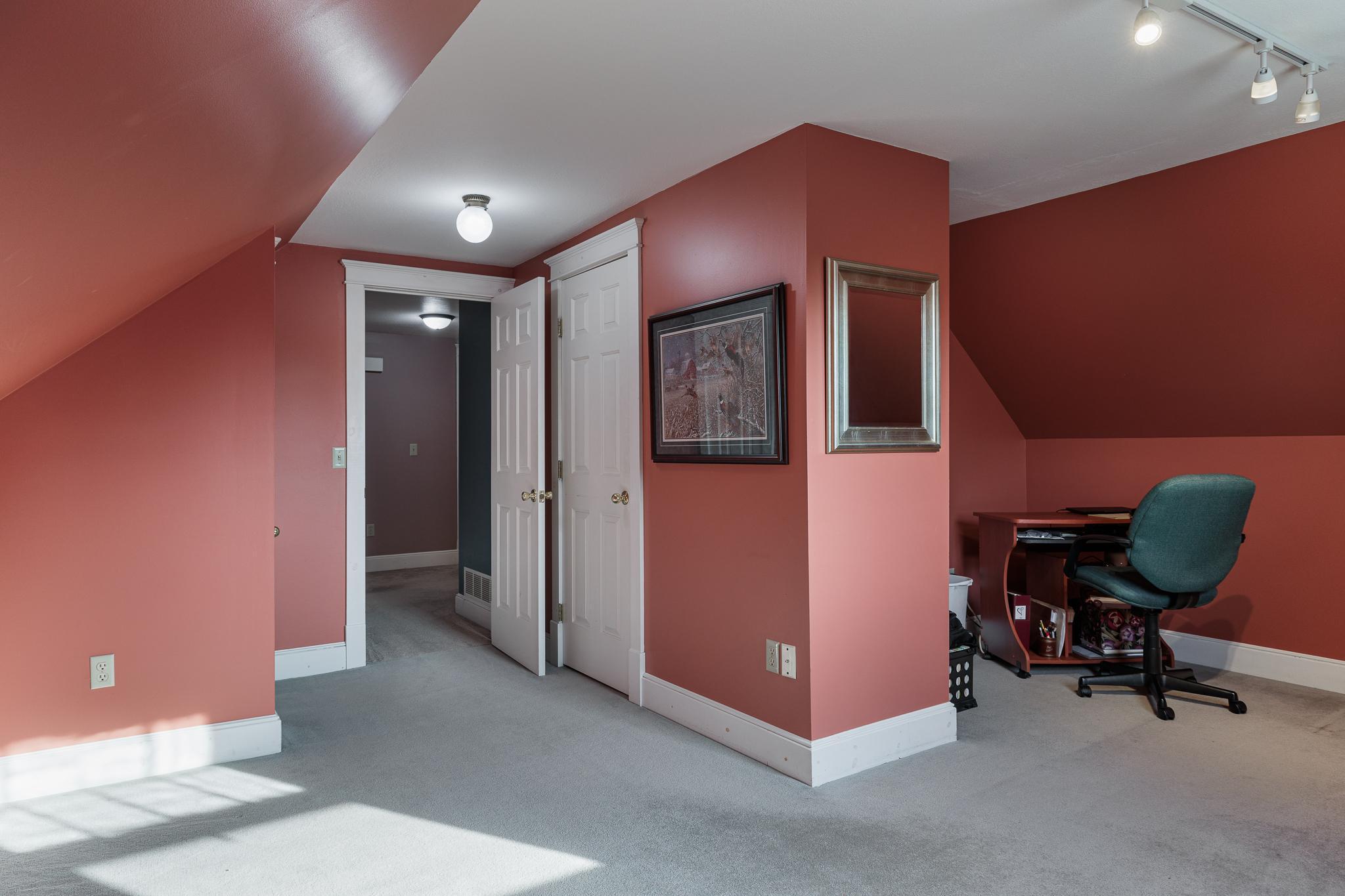 212 8th Avenue S