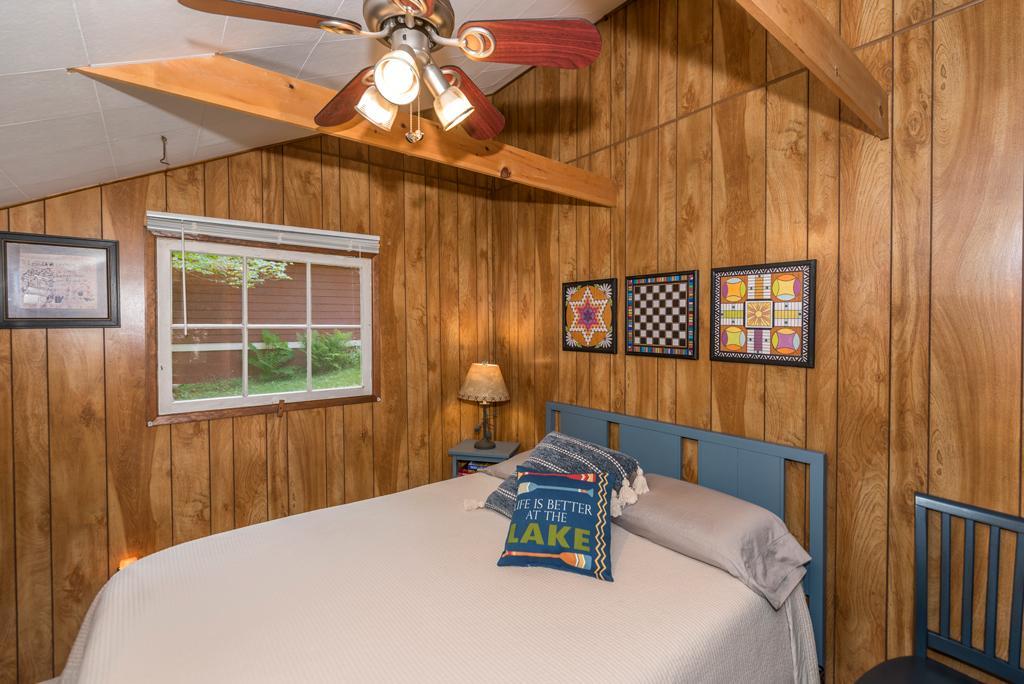 9186 Iris Lane