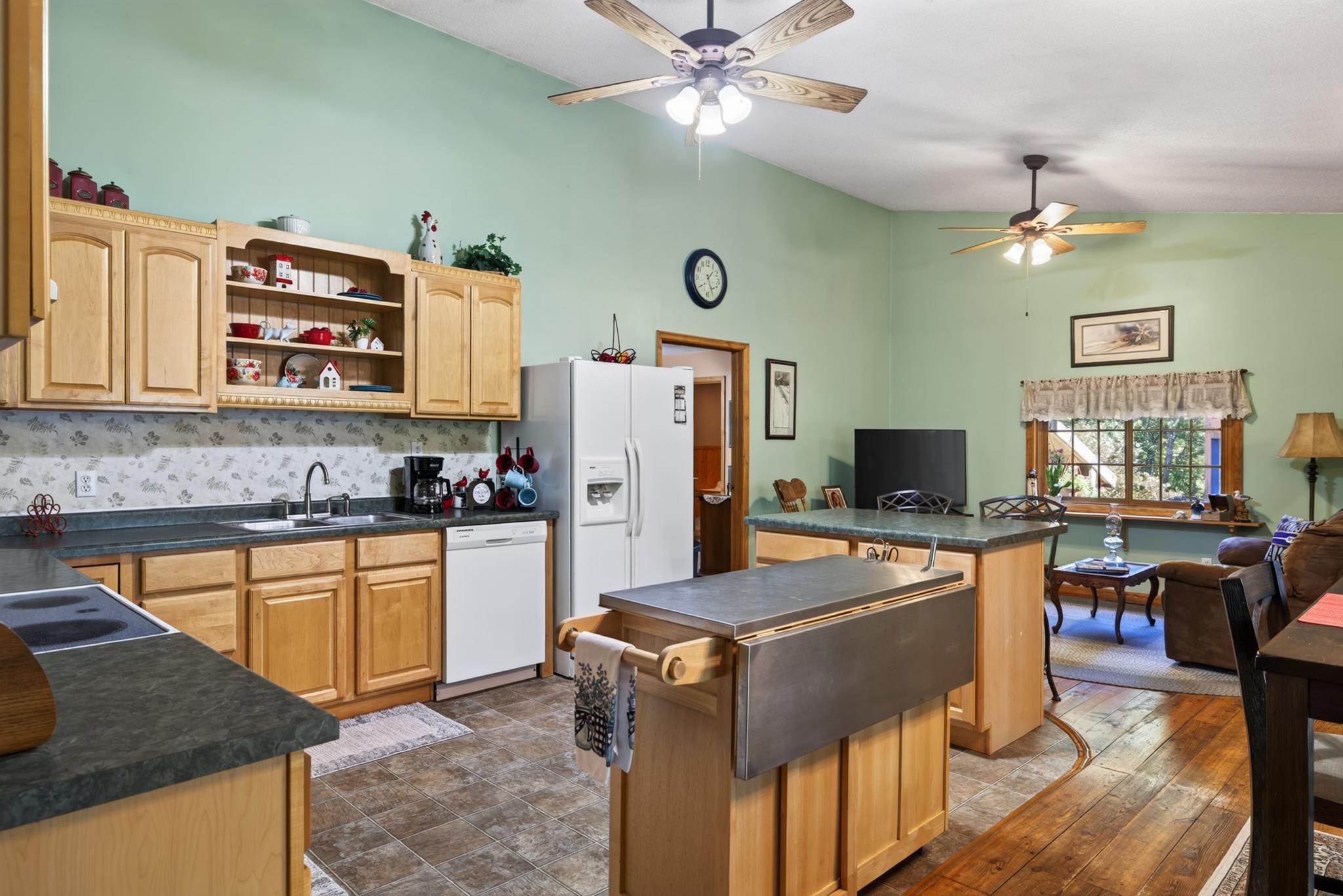 1587 SW Stallion Road