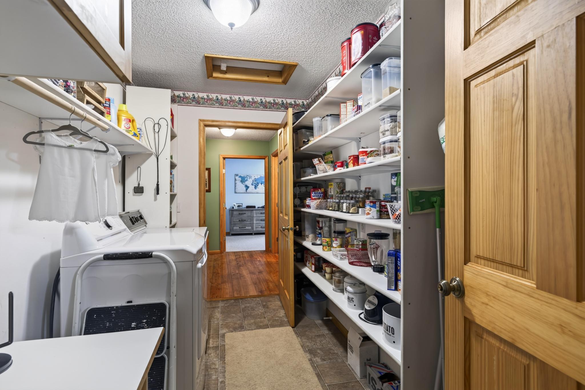 1587 SW Stallion Road