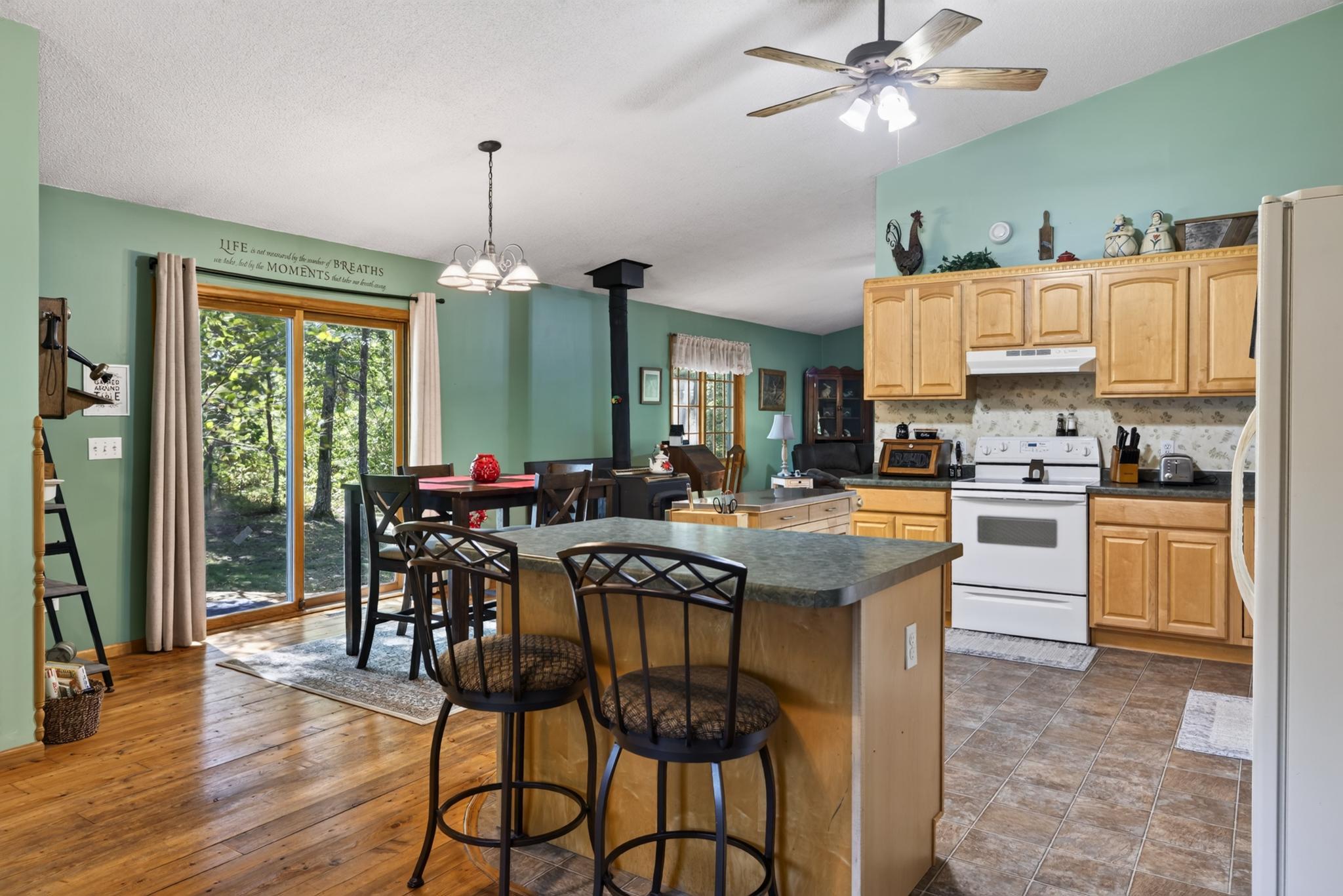 1587 SW Stallion Road