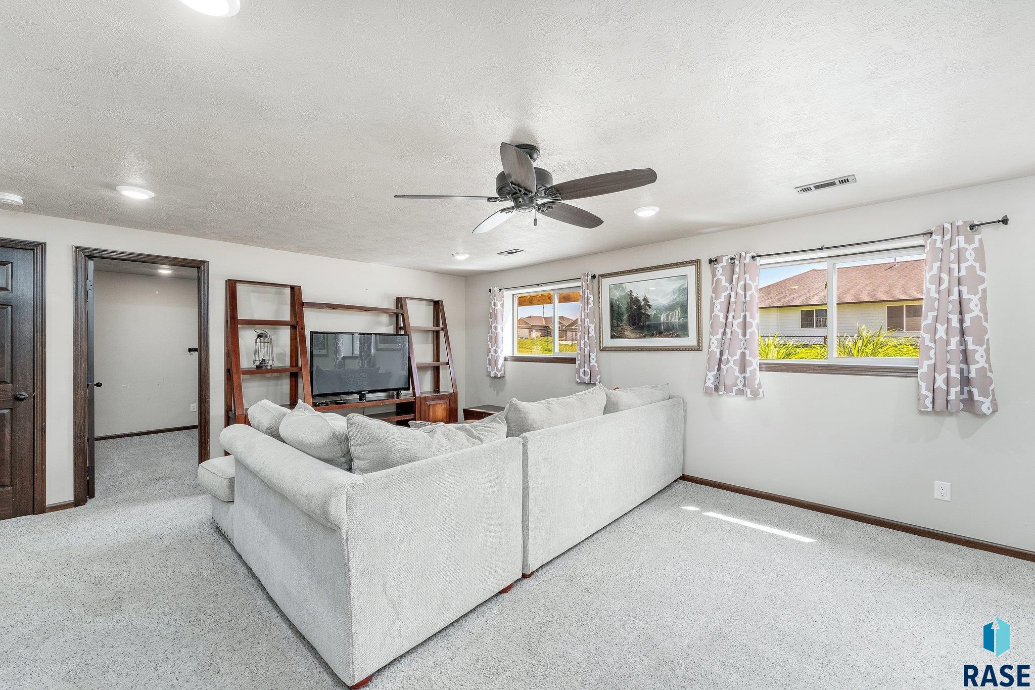 4000 S Outfield Ave