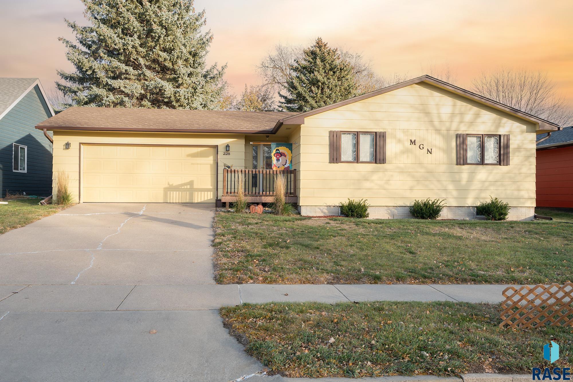 228 N Fanelle Ave