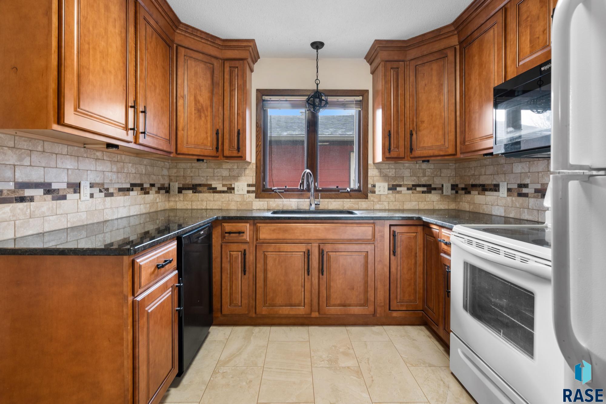 228 N Fanelle Ave