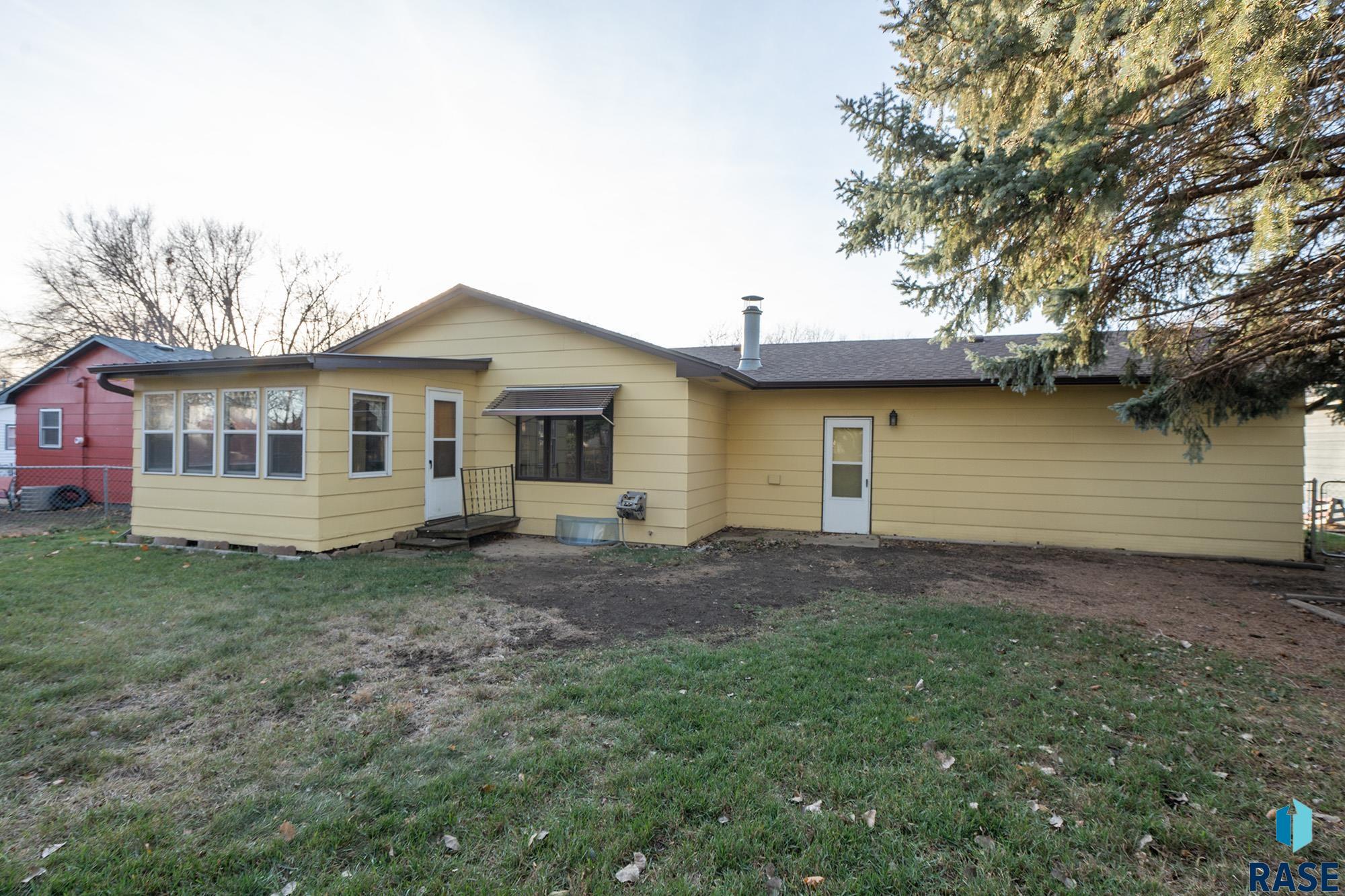 228 N Fanelle Ave