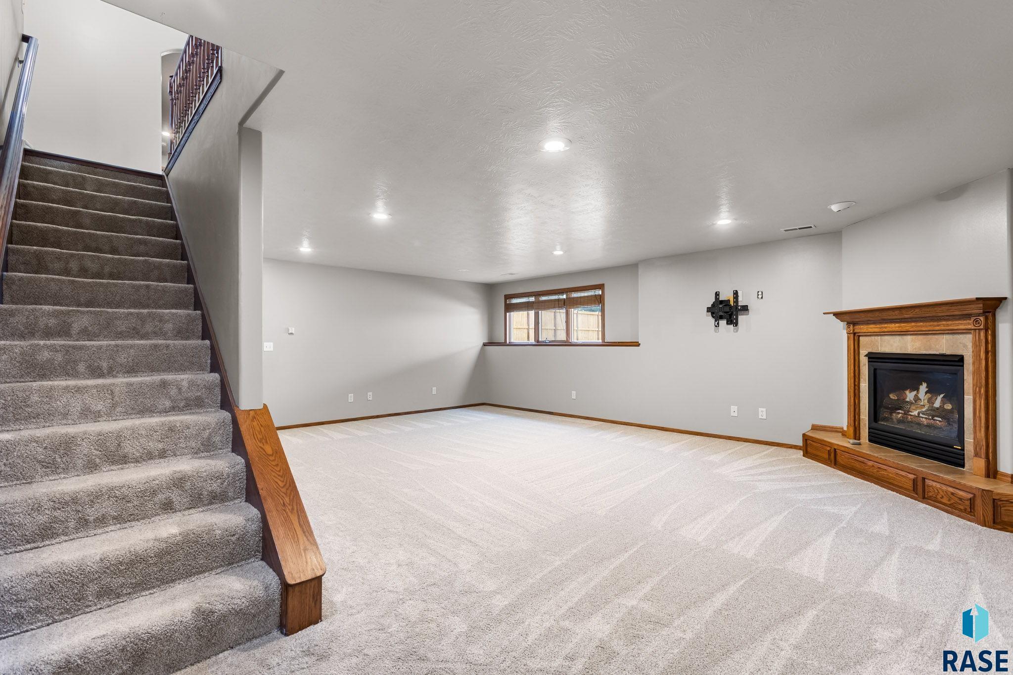 908 W 4th Ave