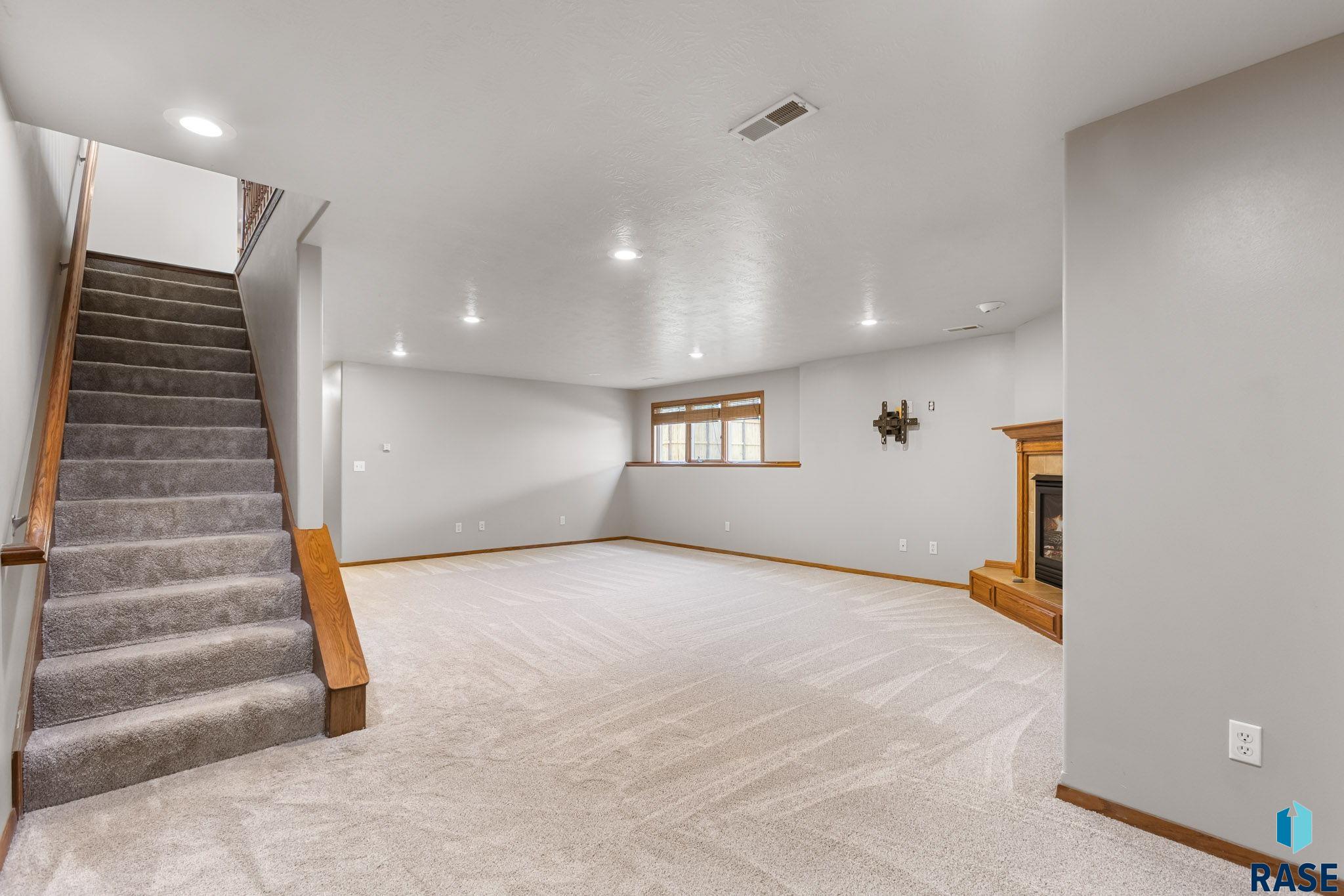 908 W 4th Ave