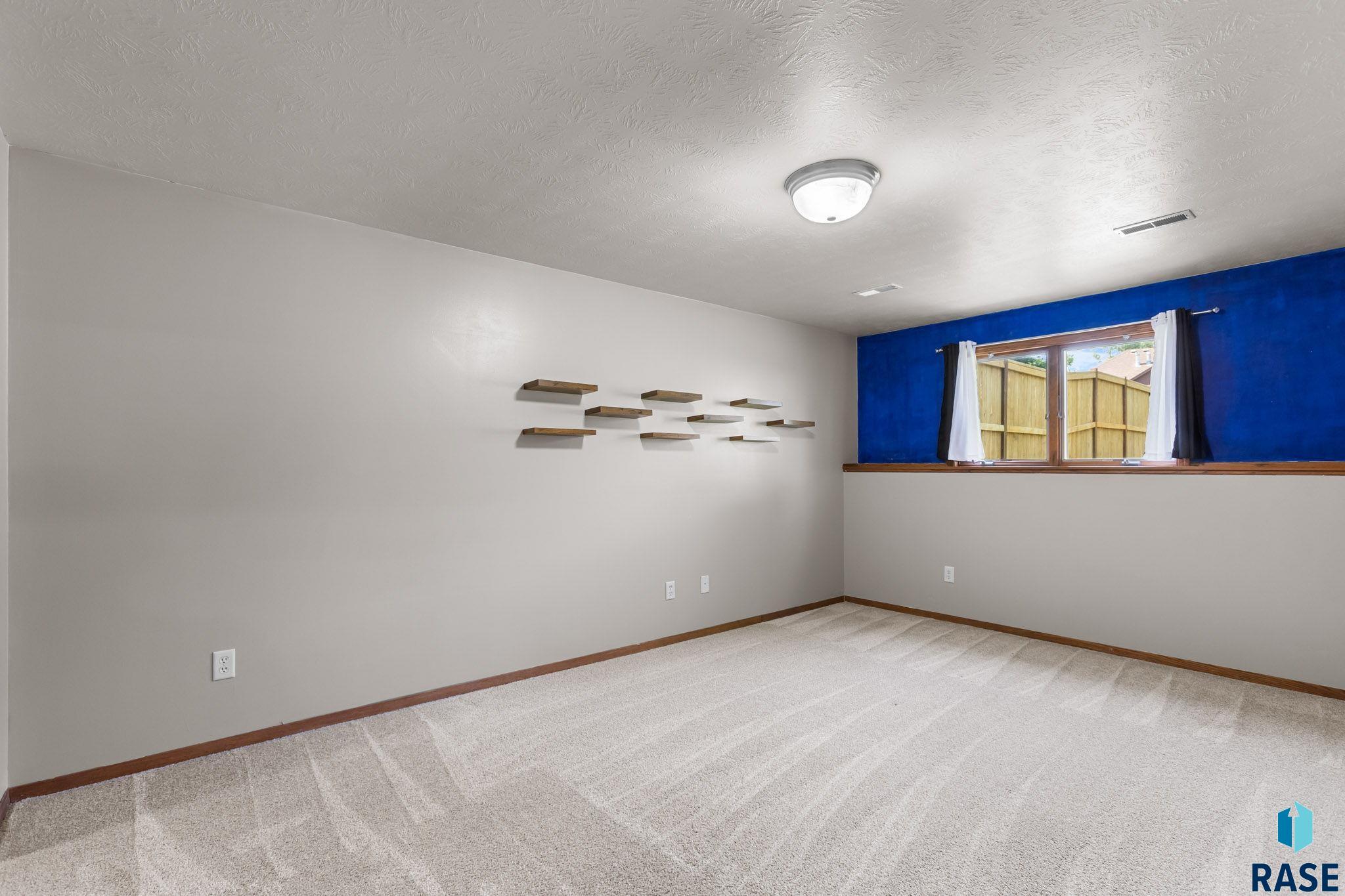 908 W 4th Ave
