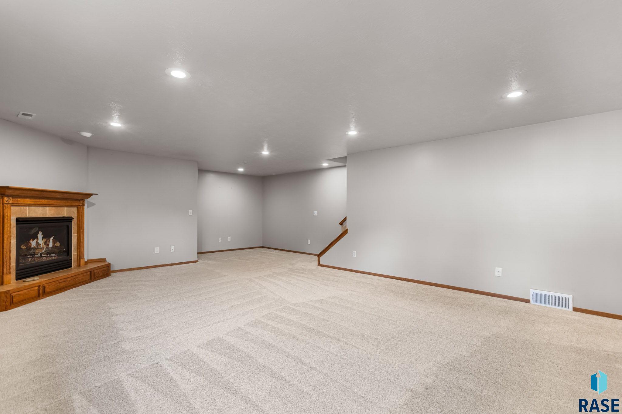 908 W 4th Ave
