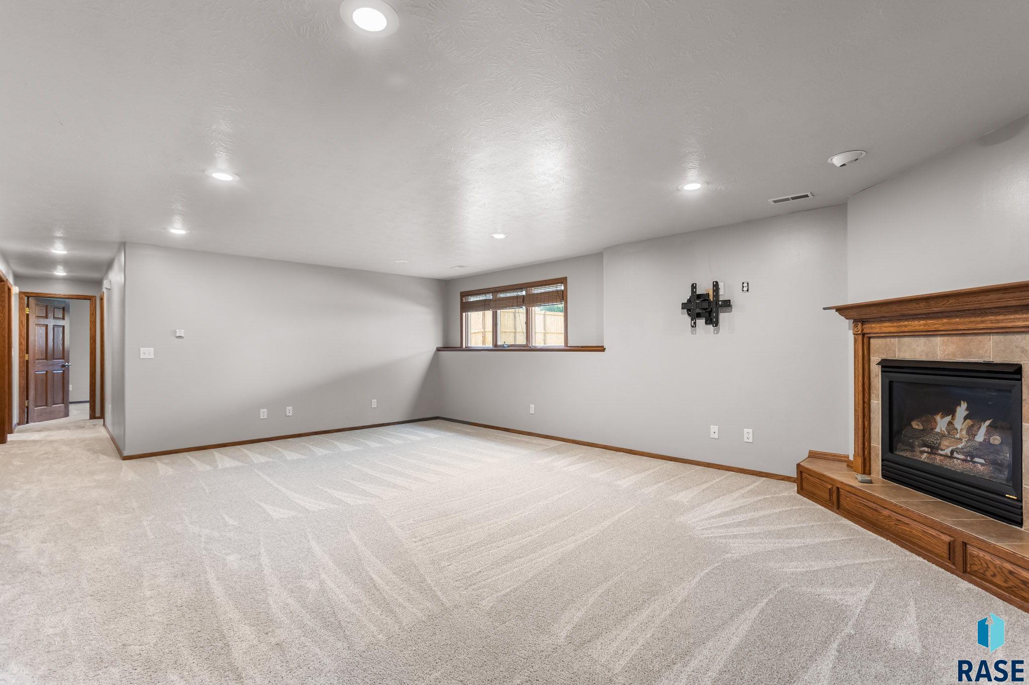 908 W 4th Ave