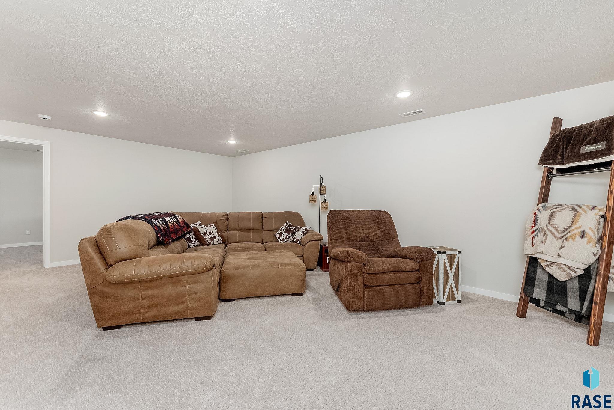 812 Sarah C Cir