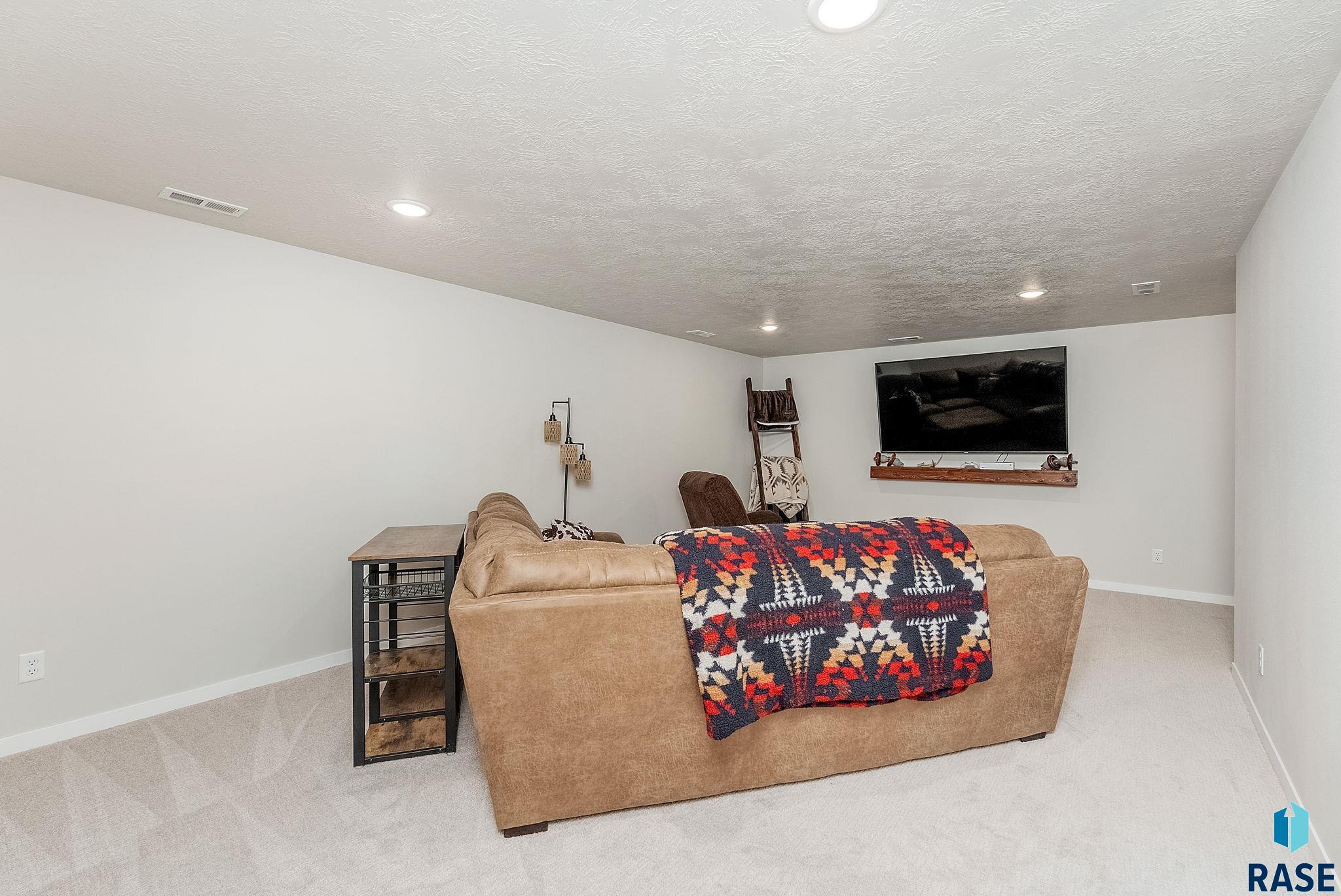 812 Sarah C Cir