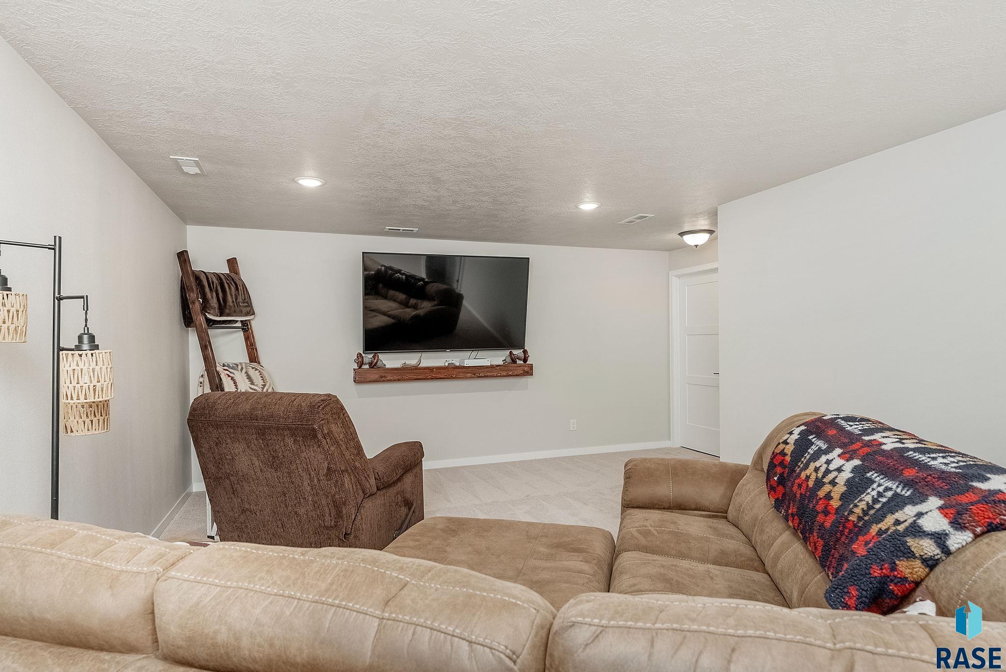 812 Sarah C Cir