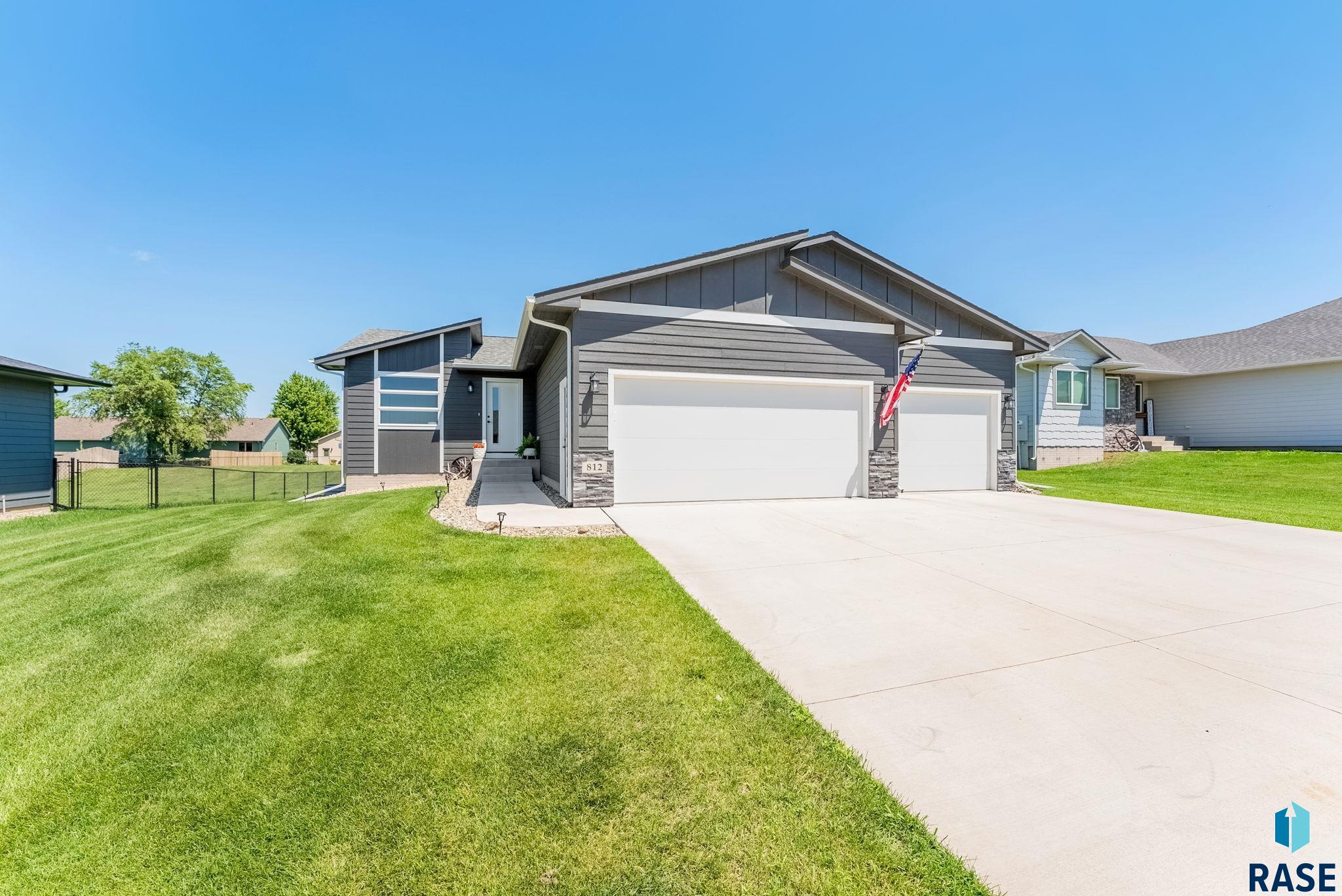 812 Sarah C Cir