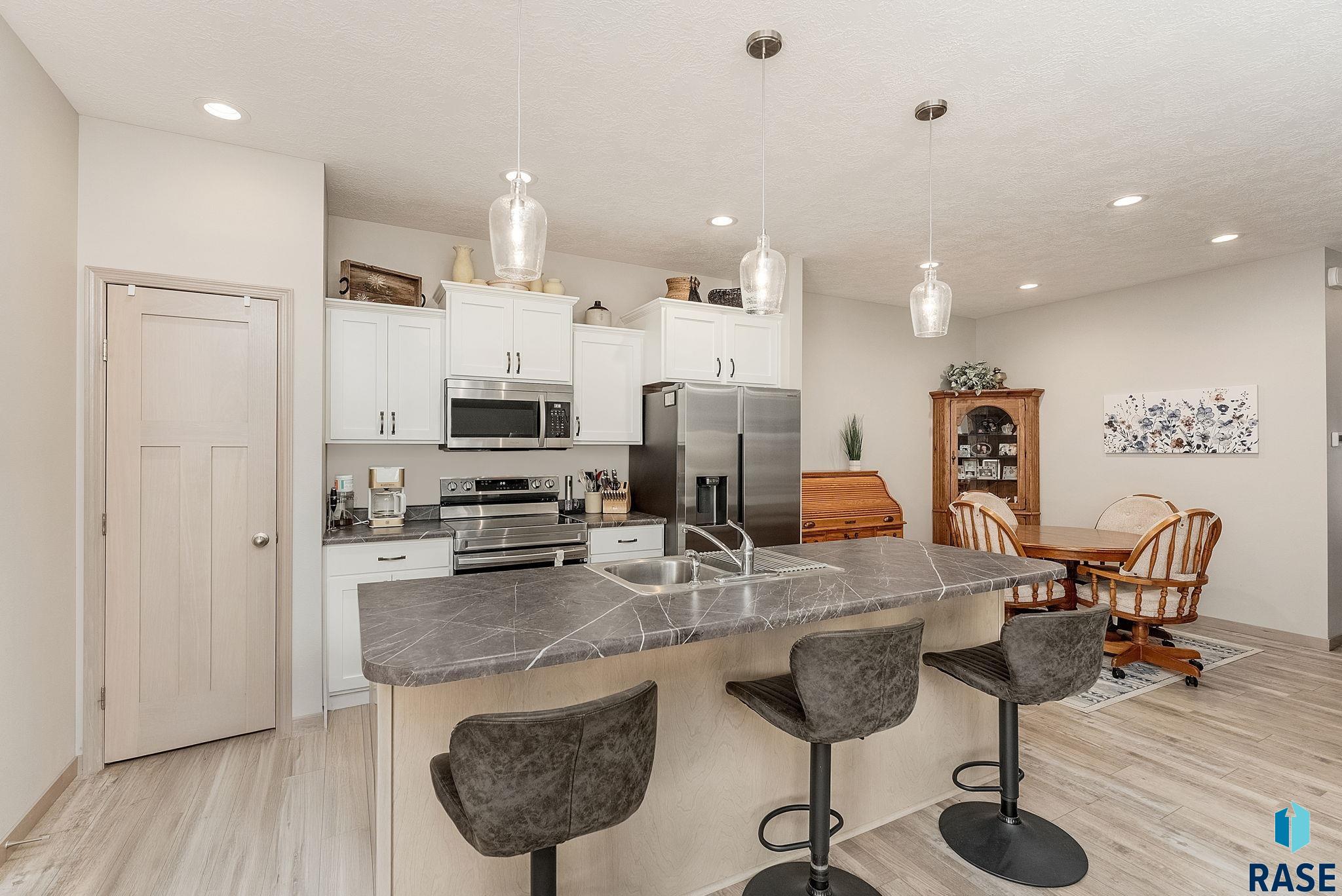 9543 W Dolores Dr