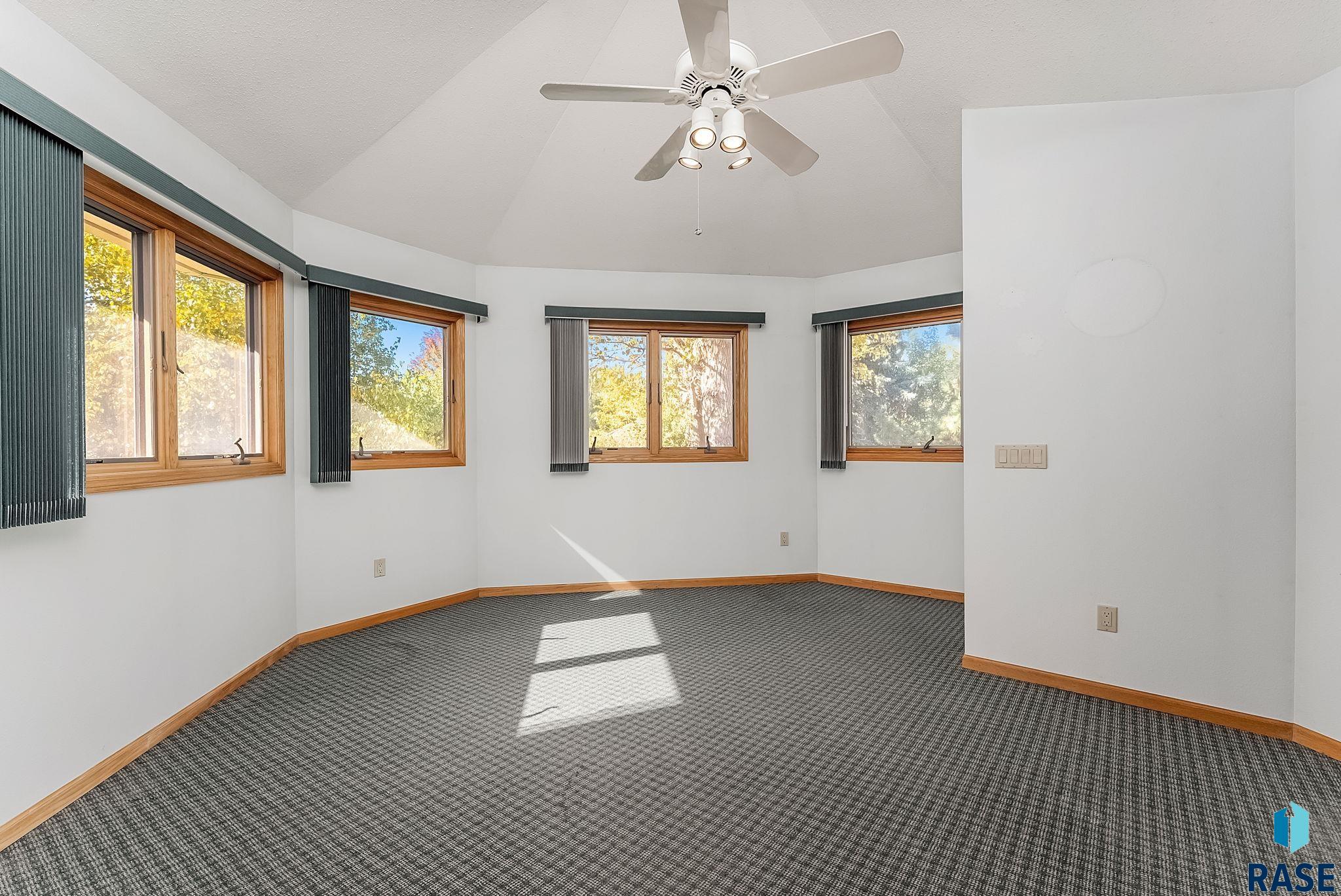 1105 N Connor Trl