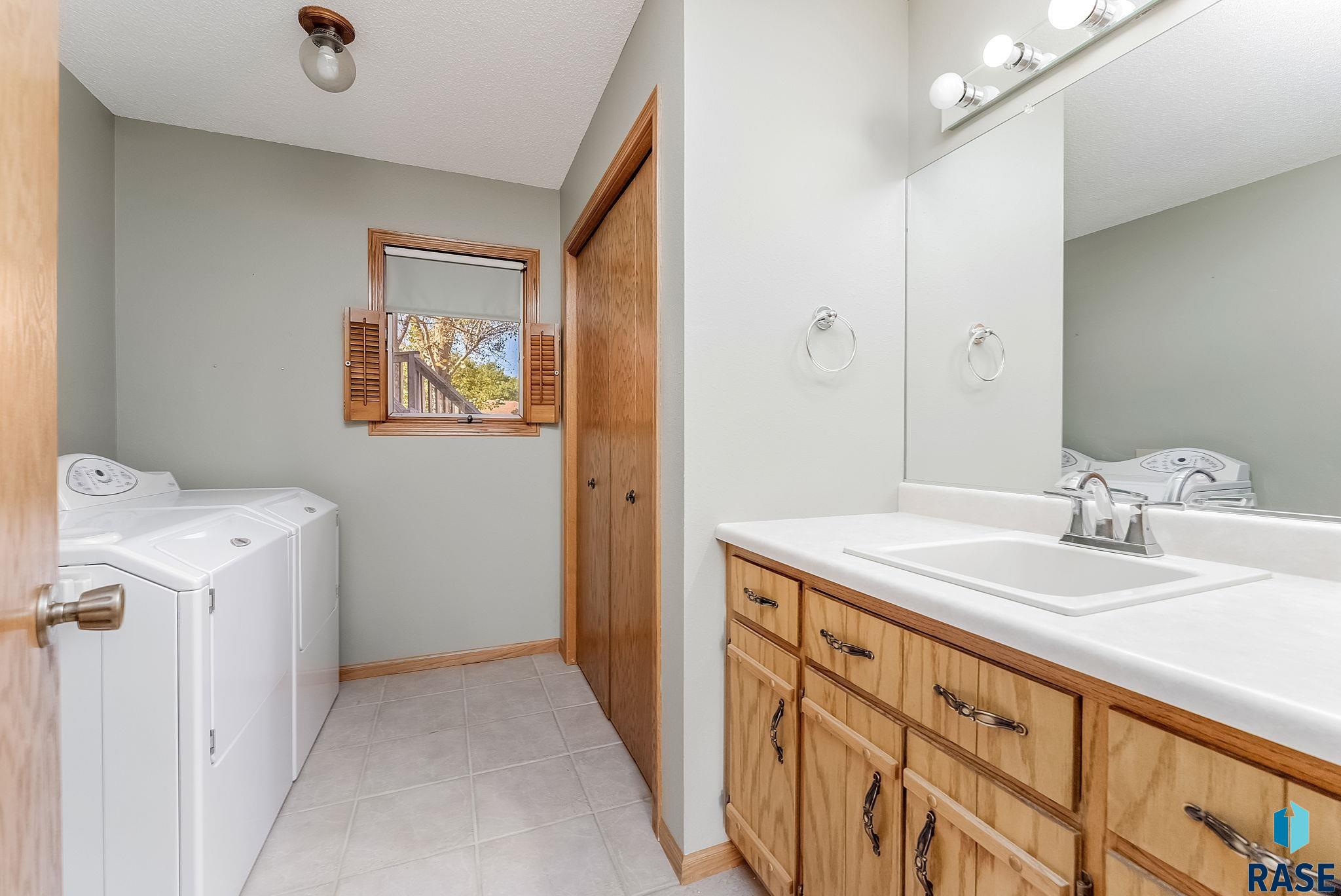 1105 N Connor Trl