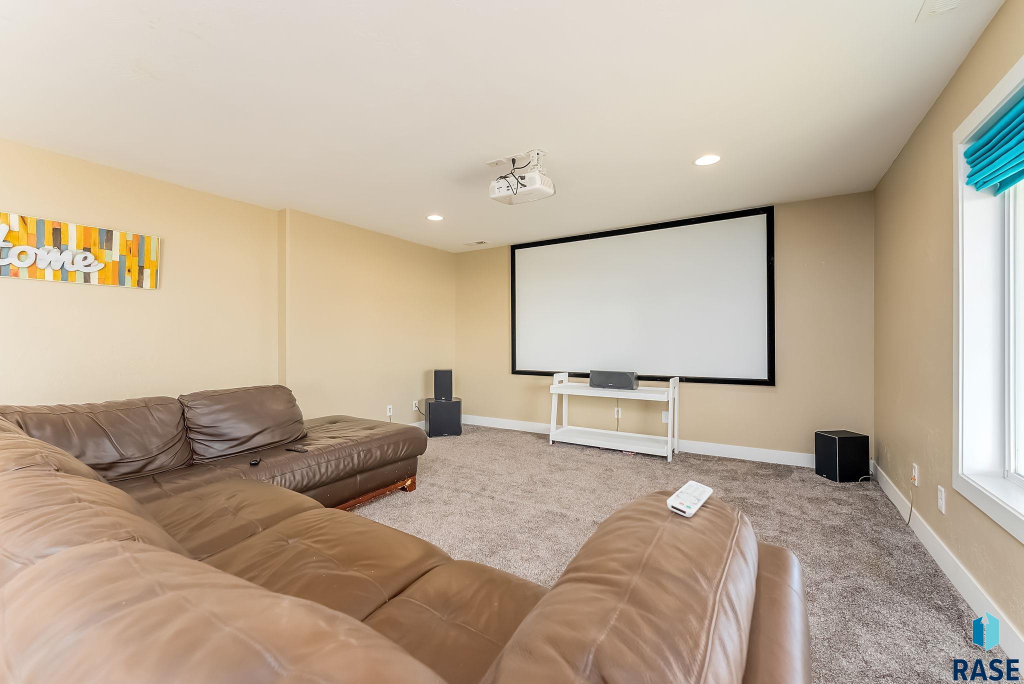 101 Lakeview Dr