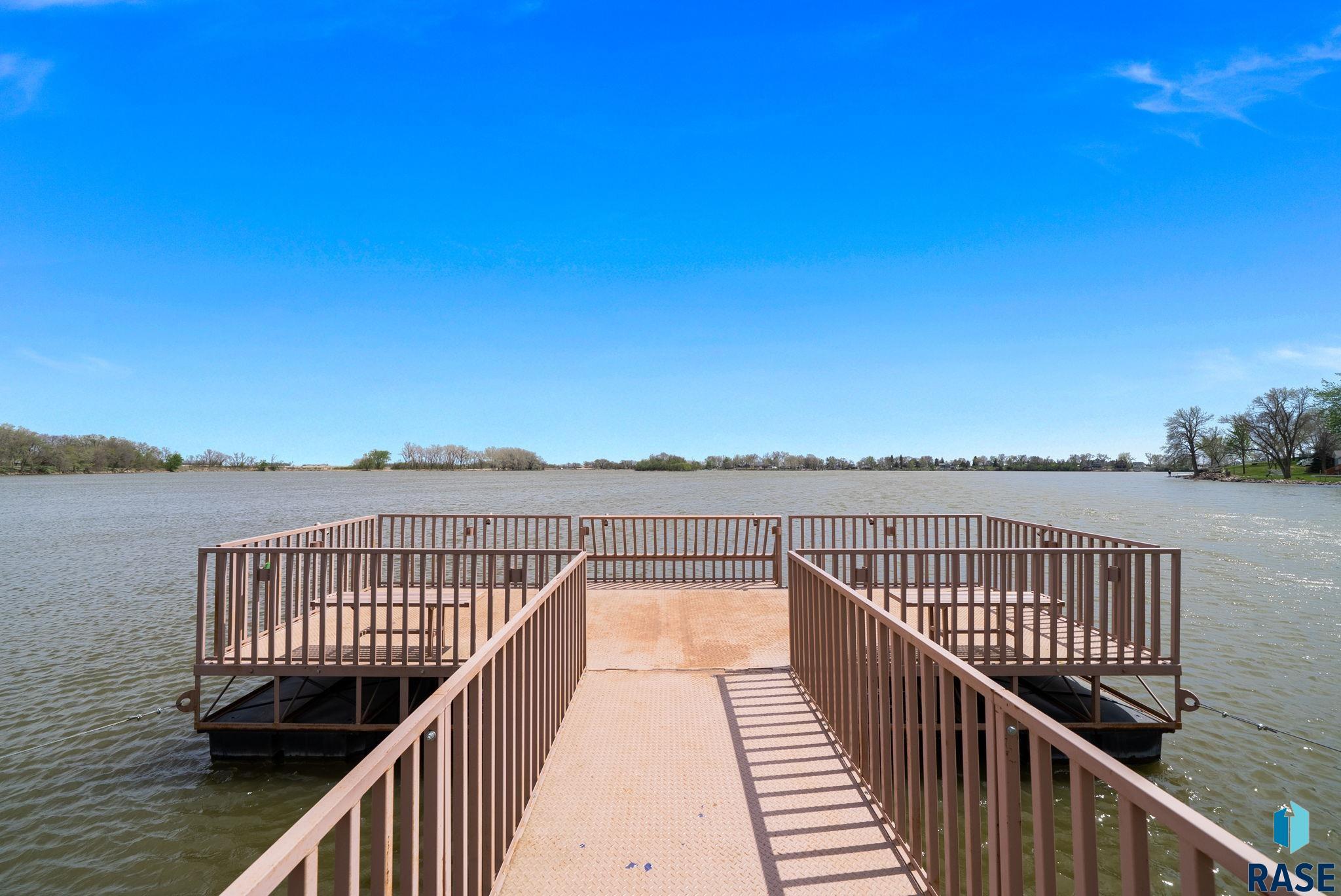 101 Lakeview Dr