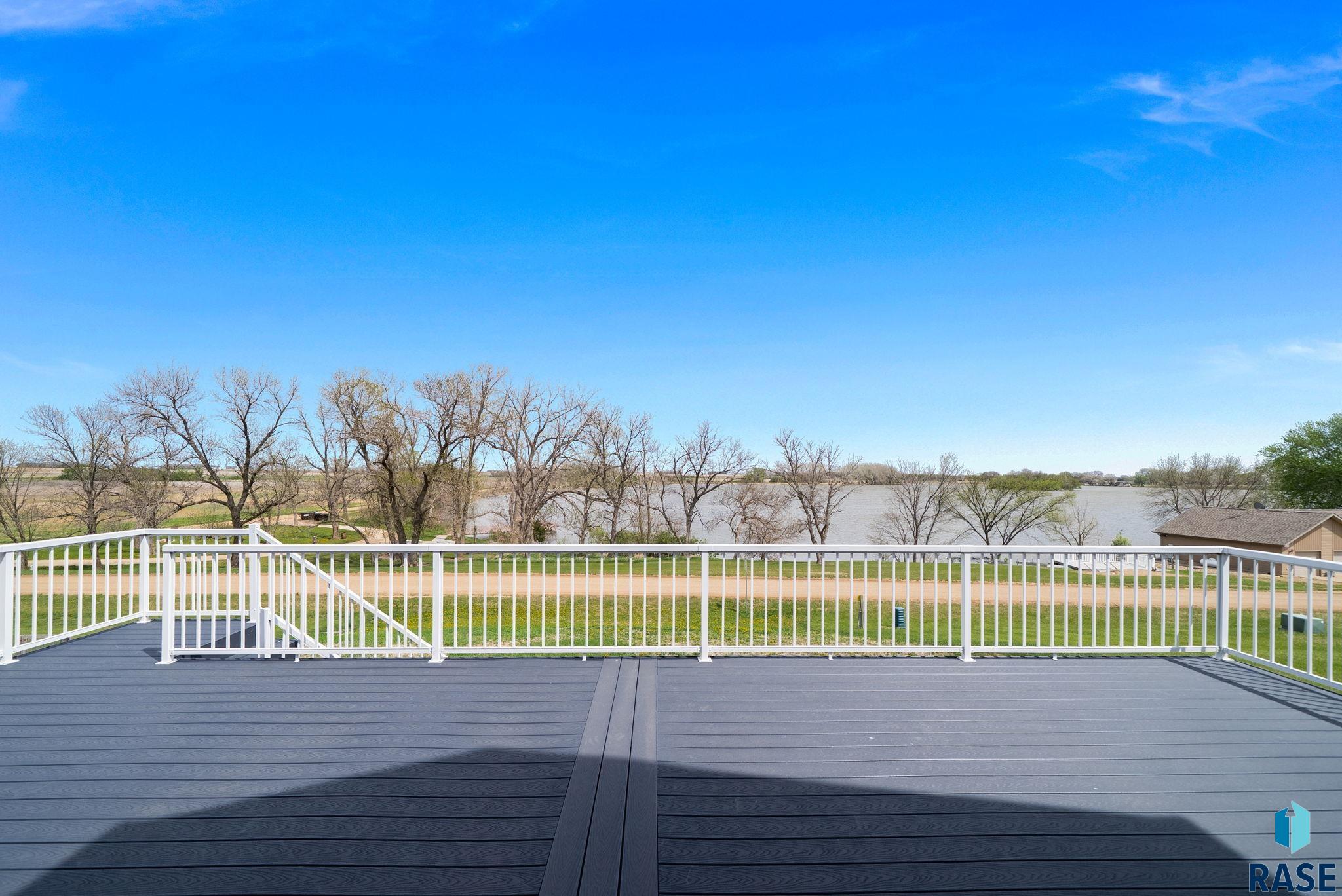 101 Lakeview Dr
