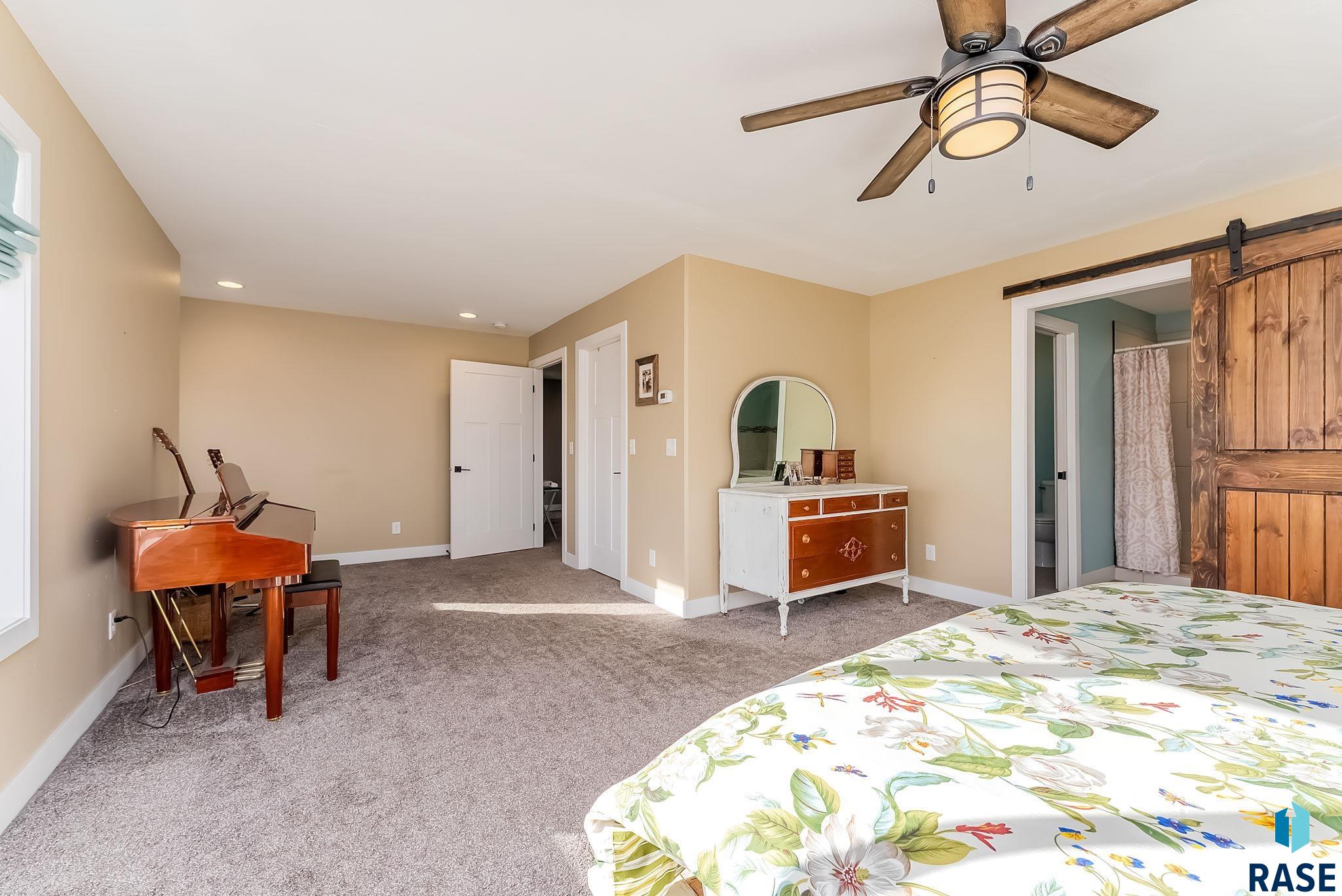 101 Lakeview Dr