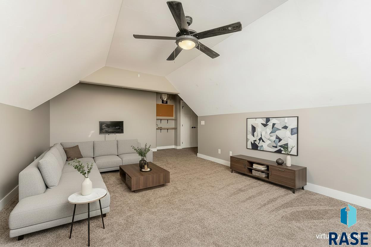 101 Lakeview Dr