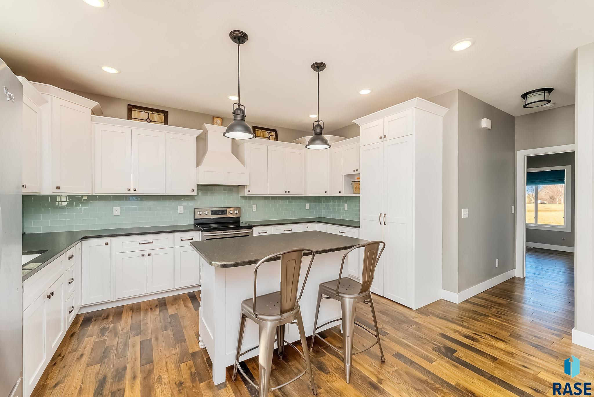 101 Lakeview Dr