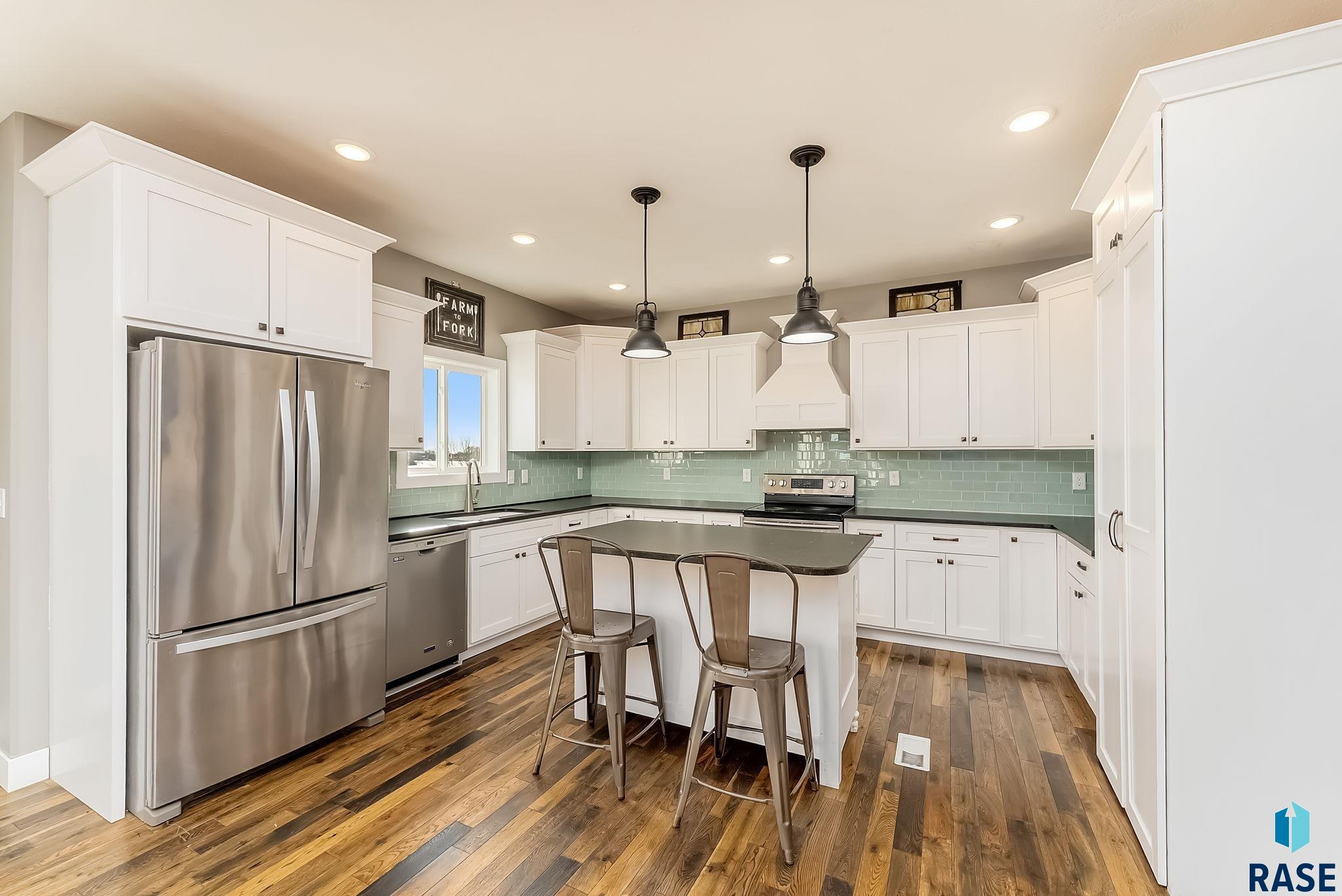 101 Lakeview Dr
