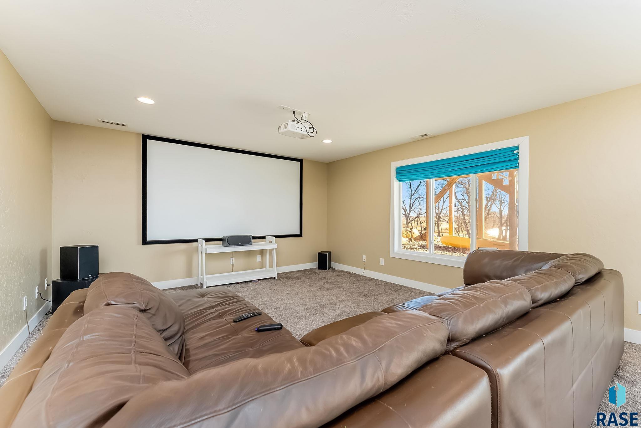 101 Lakeview Dr