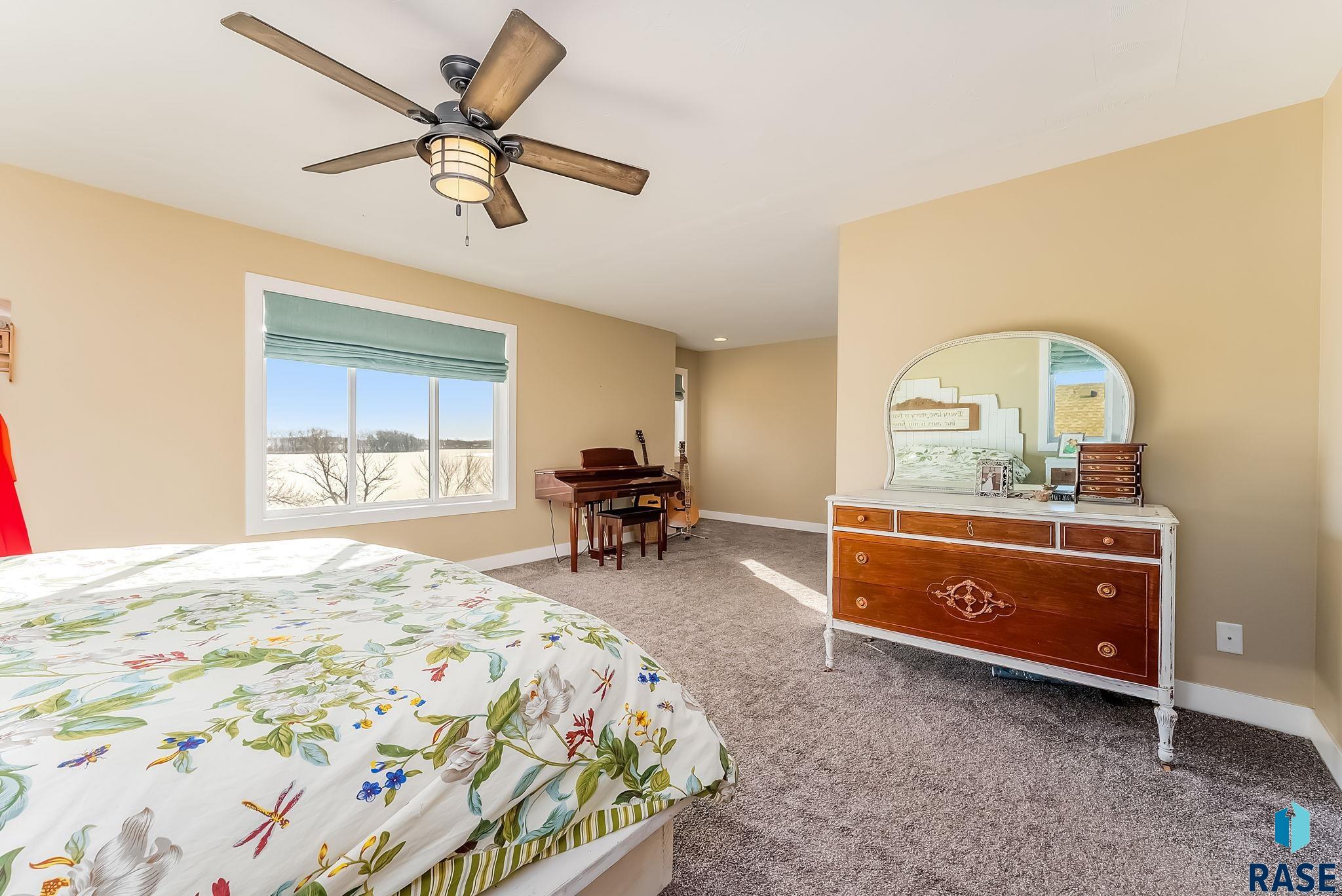 101 Lakeview Dr