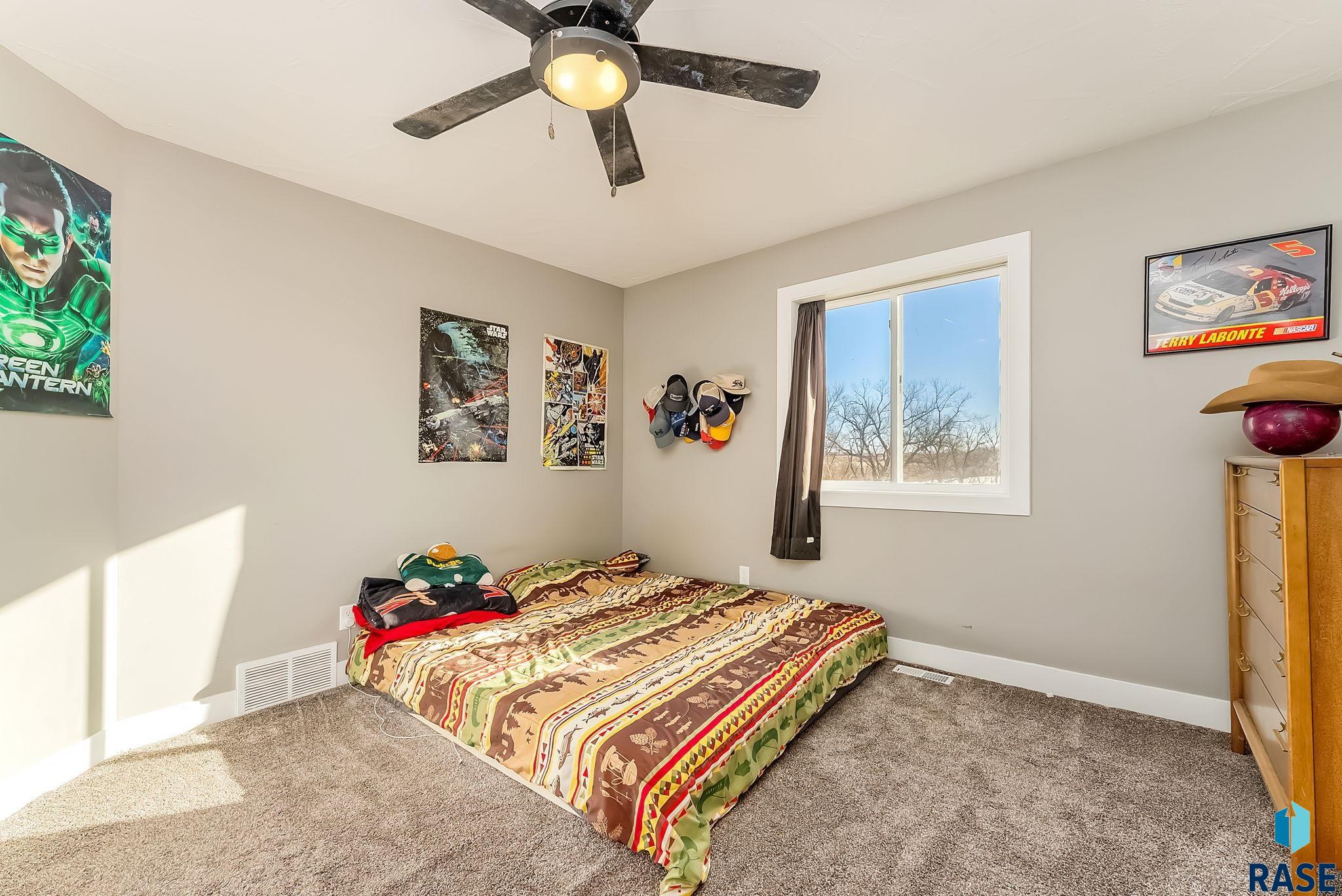 101 Lakeview Dr
