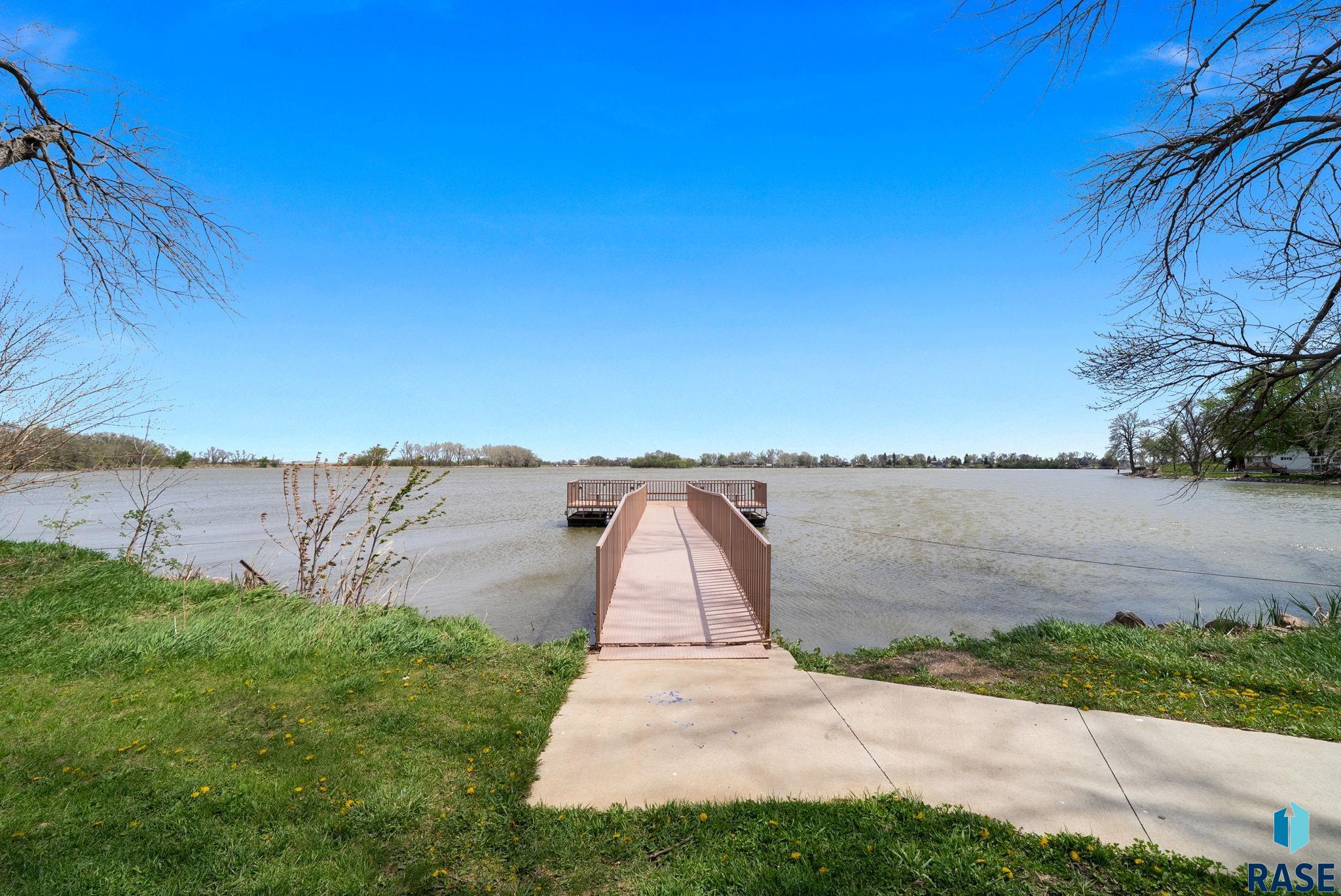 101 Lakeview Dr