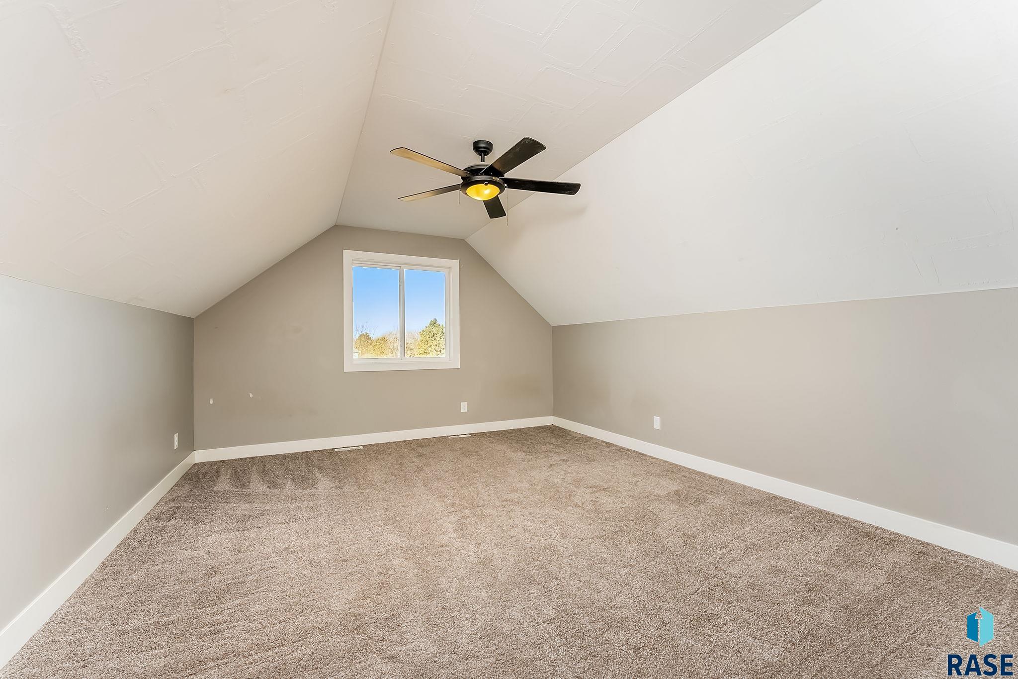 101 Lakeview Dr