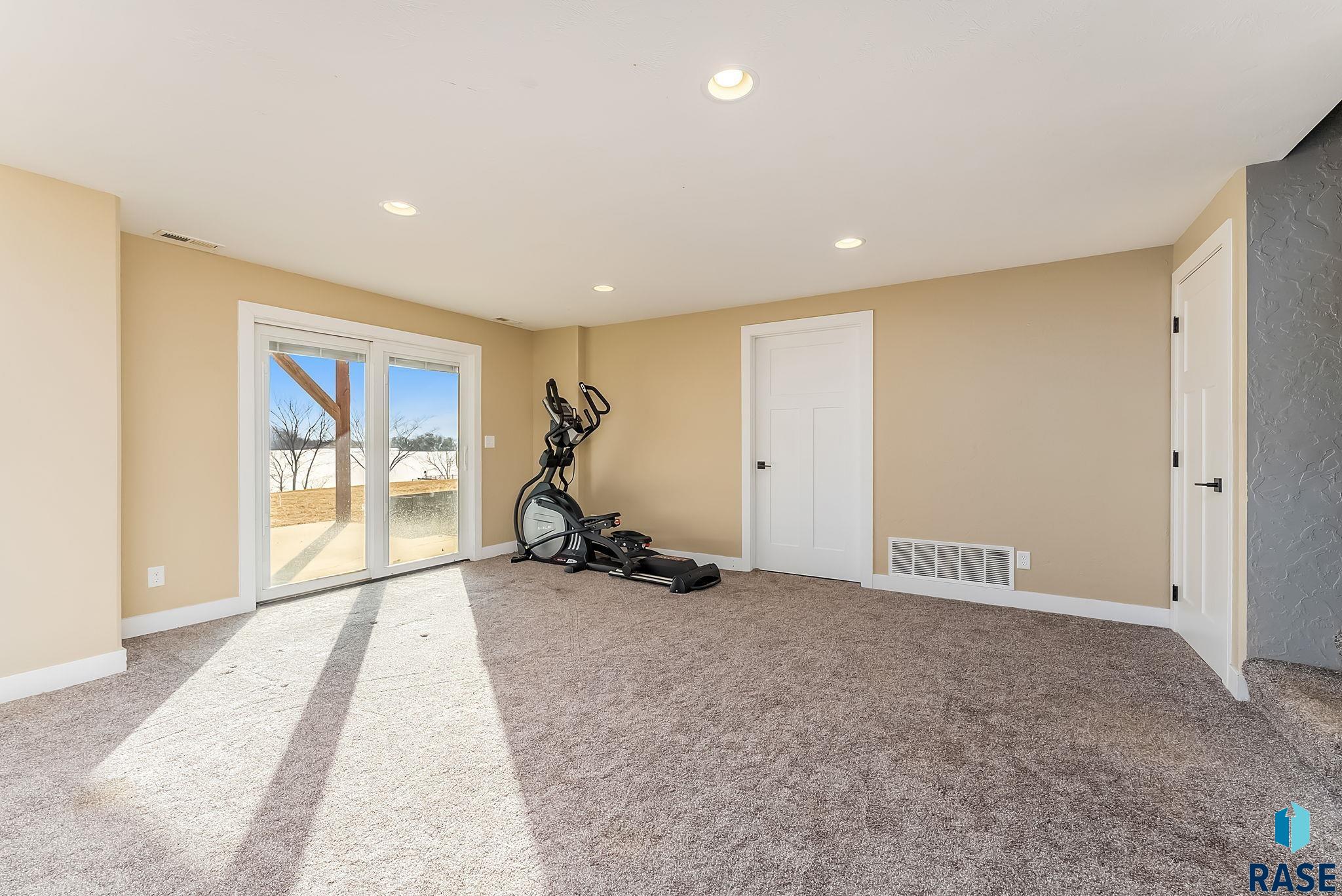 101 Lakeview Dr