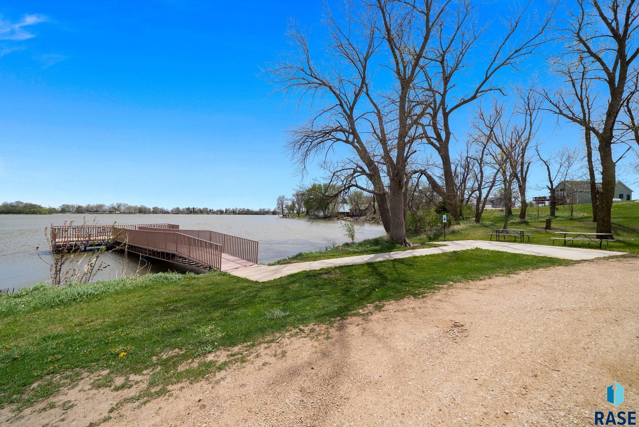 101 Lakeview Dr
