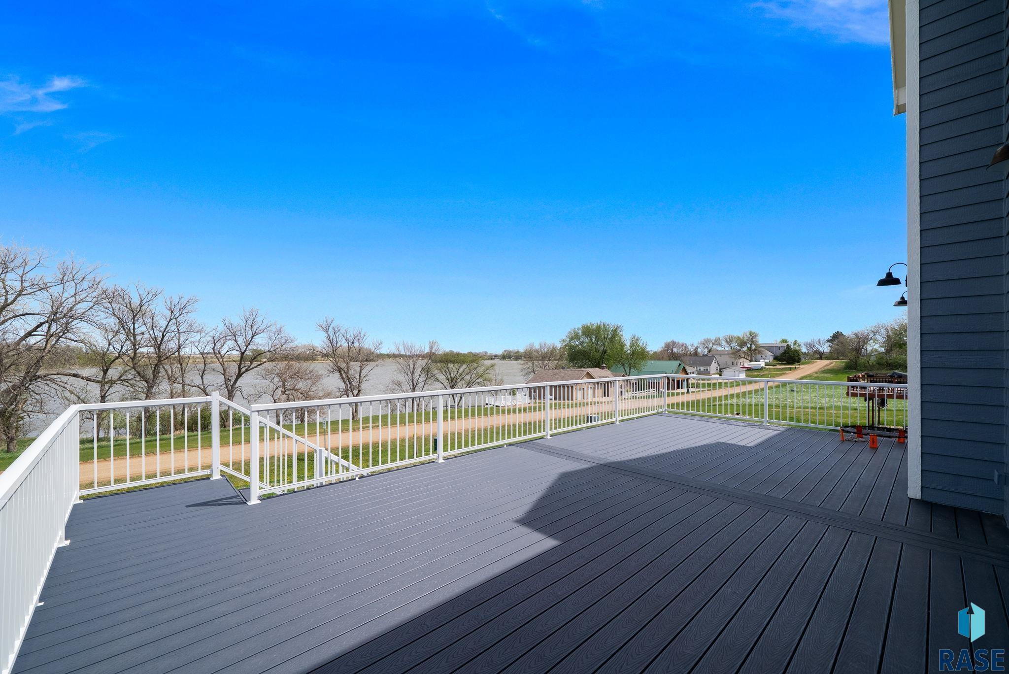 101 Lakeview Dr