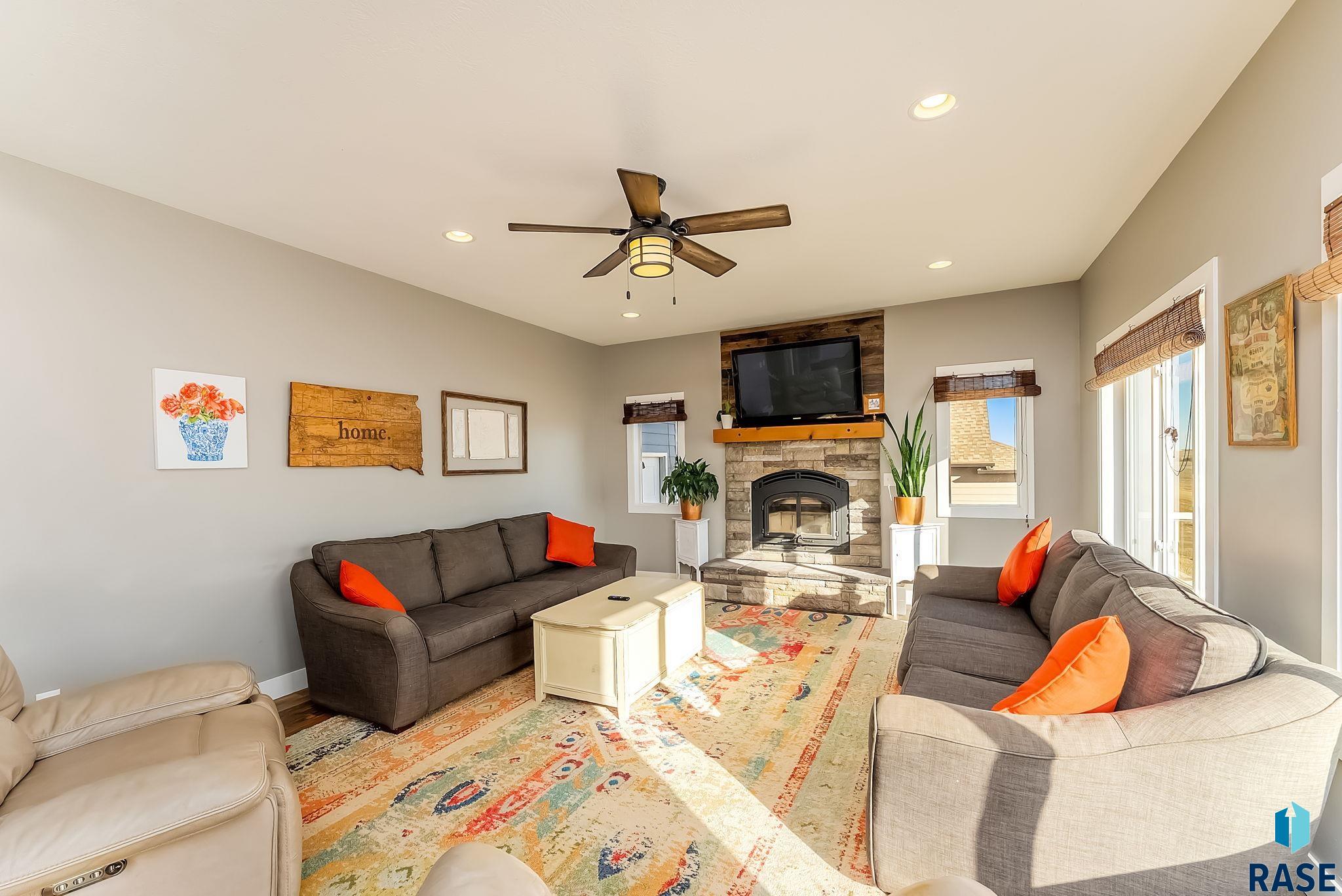 101 Lakeview Dr
