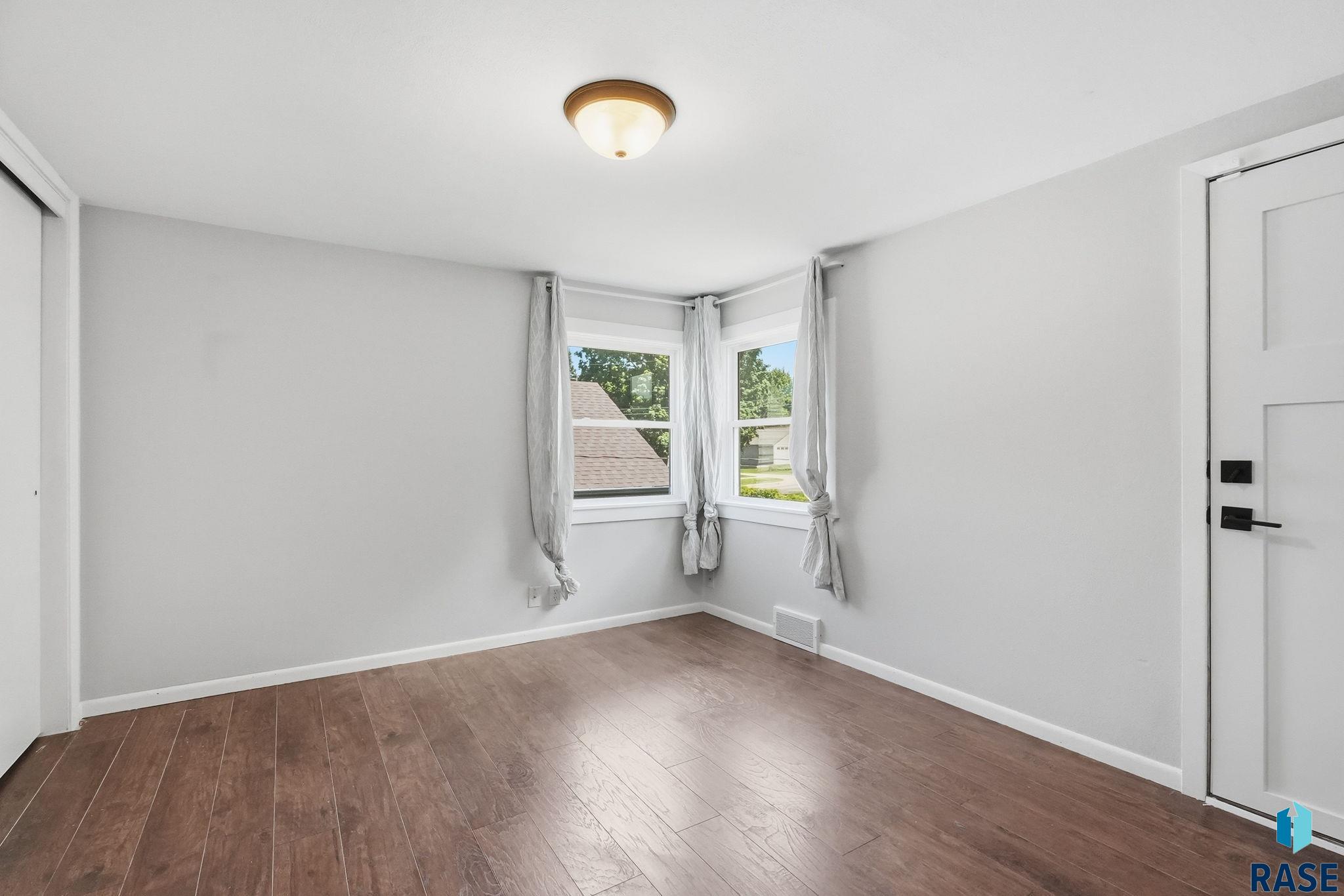 2304 S 3rd Ave