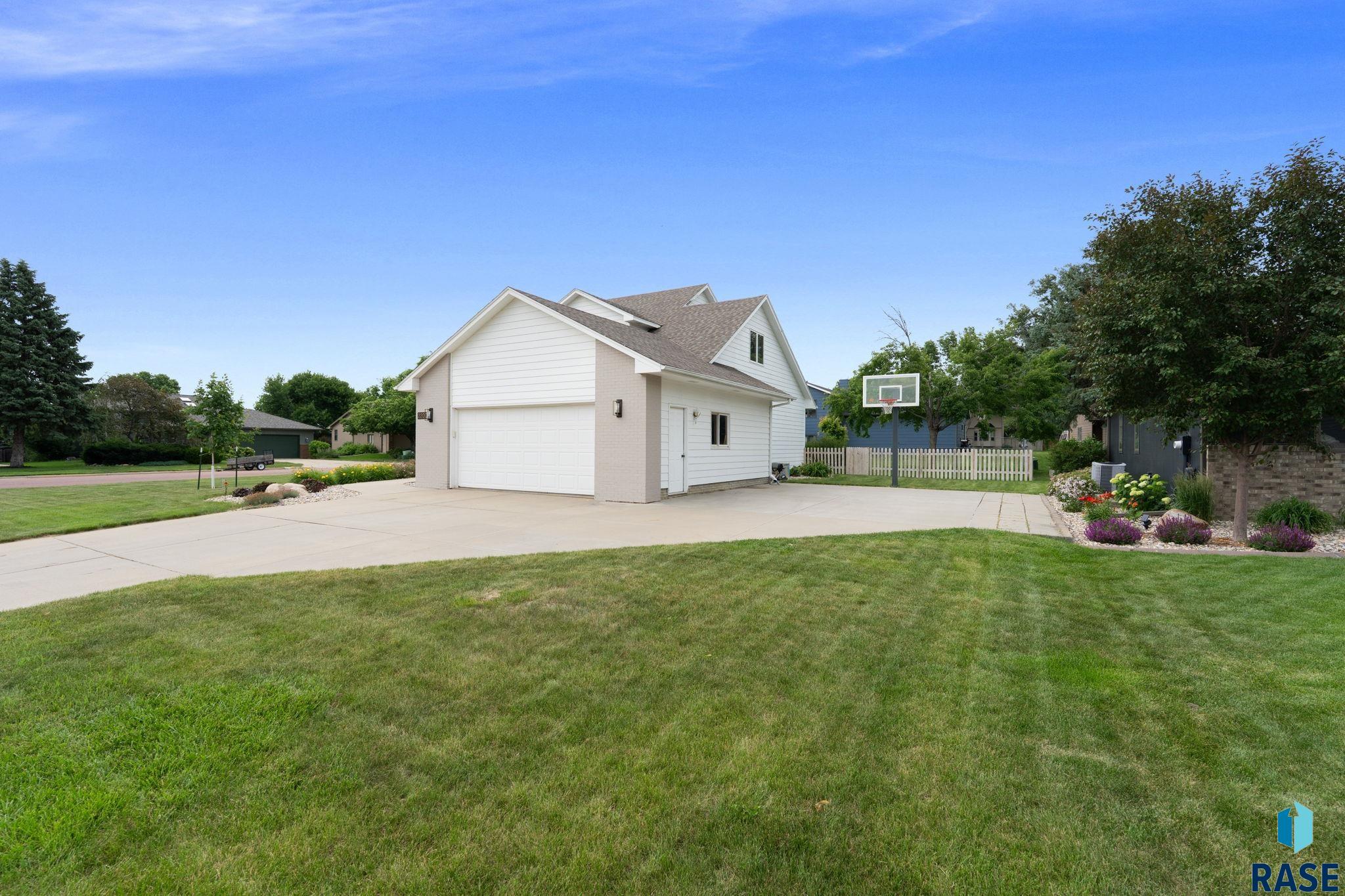 2200 S Crown Hill Dr