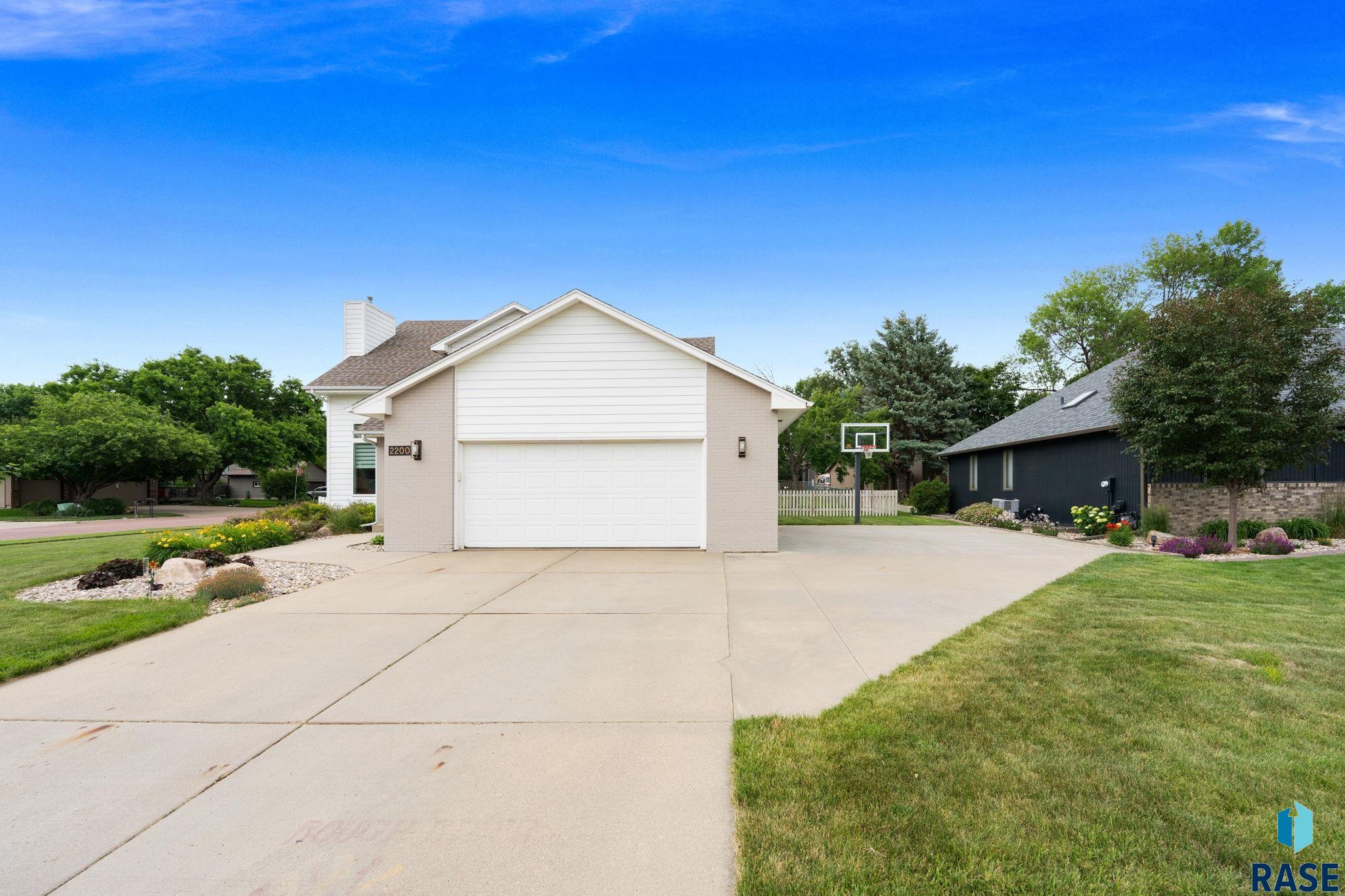 2200 S Crown Hill Dr