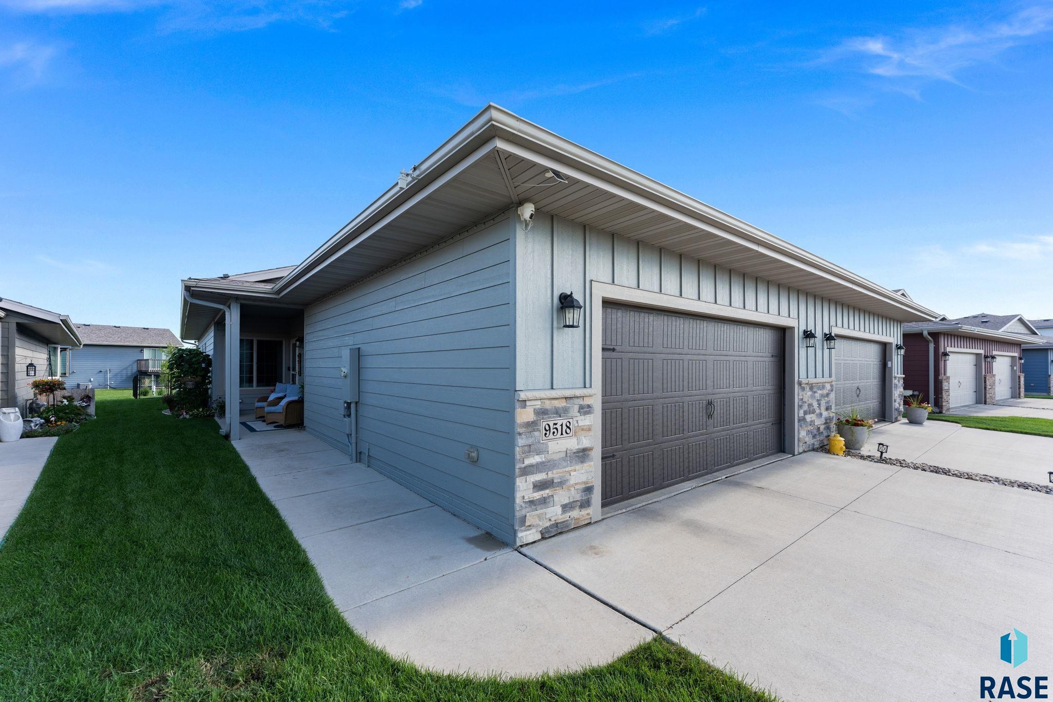 9518 W Broek Dr