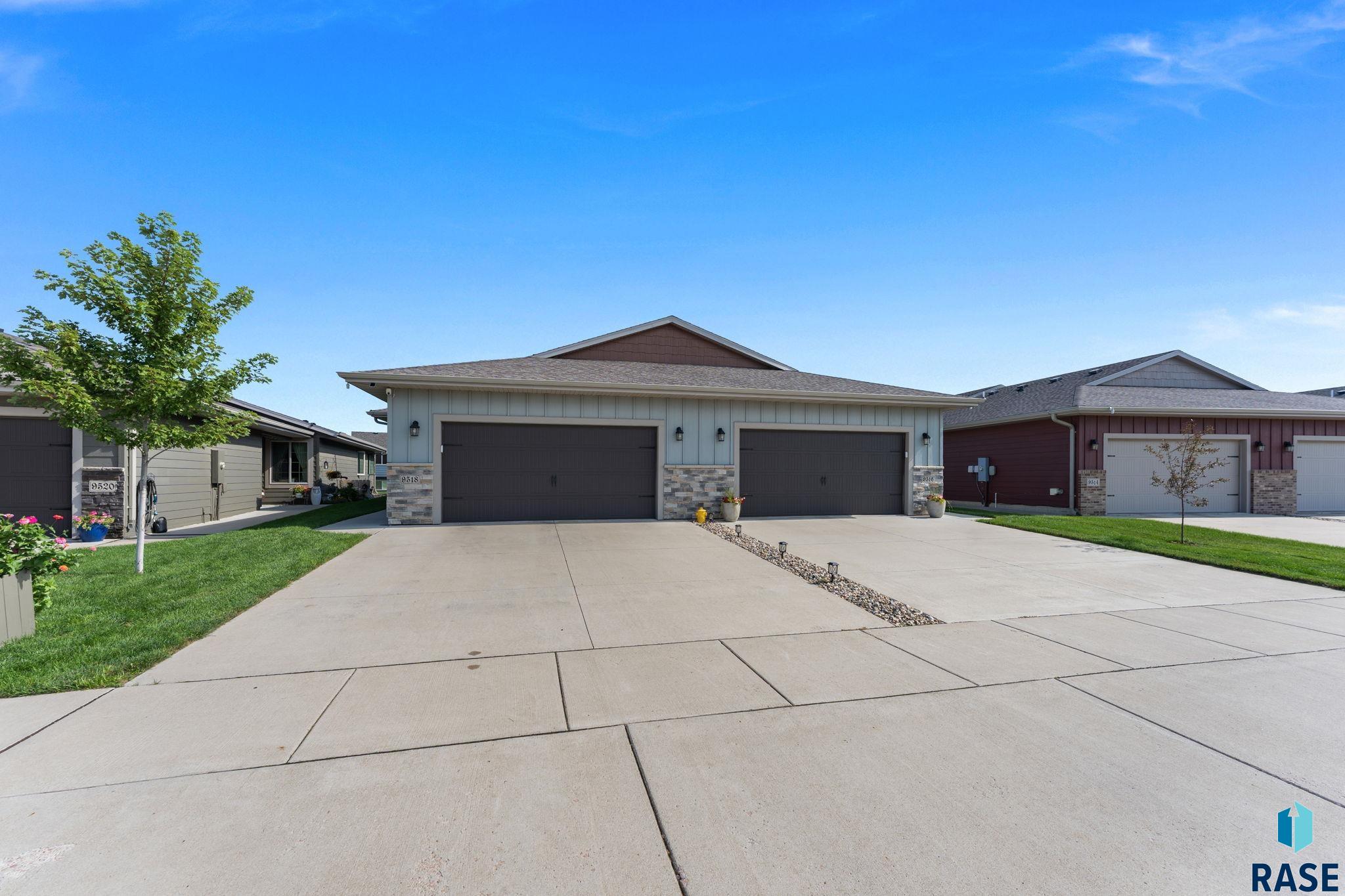 9518 W Broek Dr